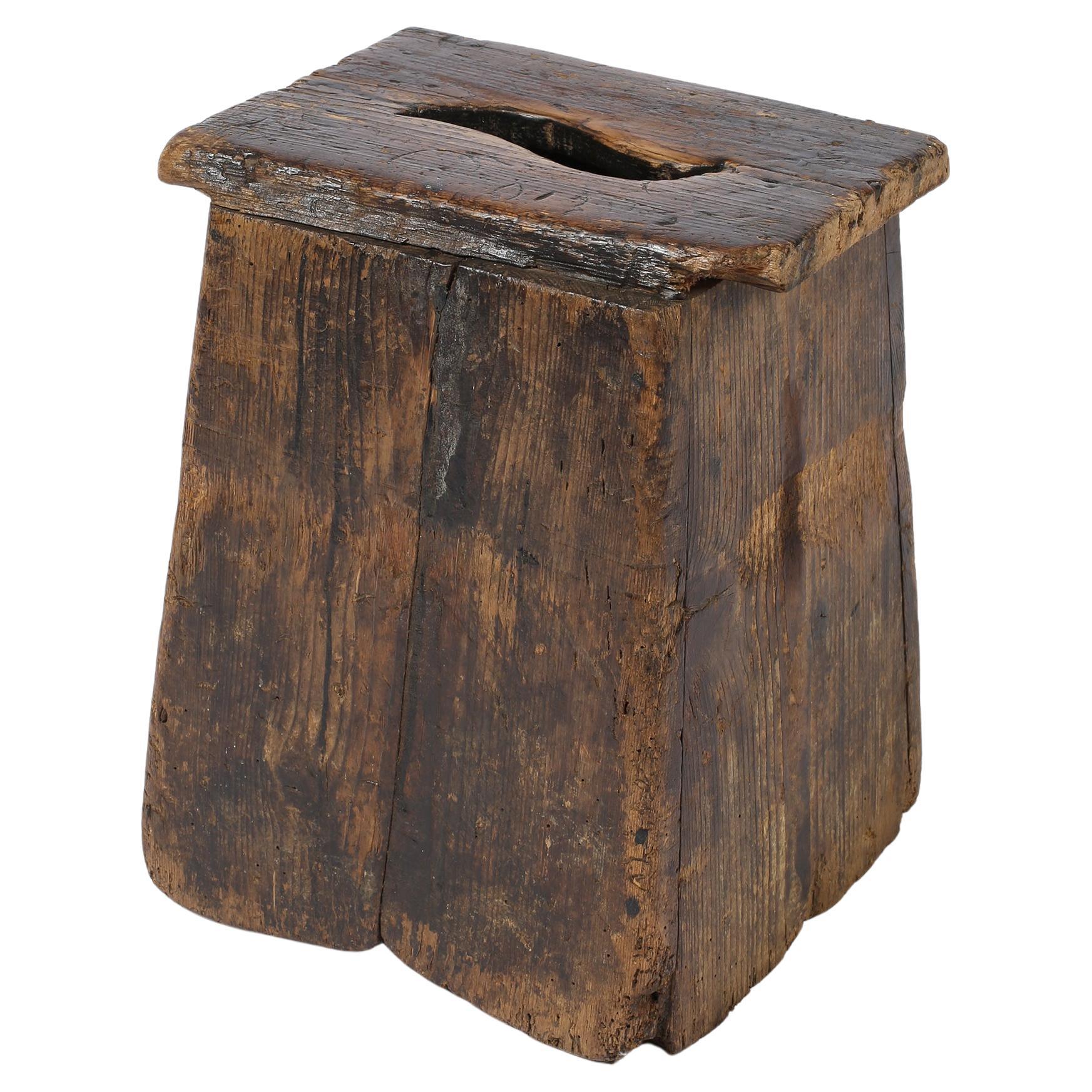 Sgabello a scatola scozzese Wabi Sabi primitivo dell'inizio del XIX secolo