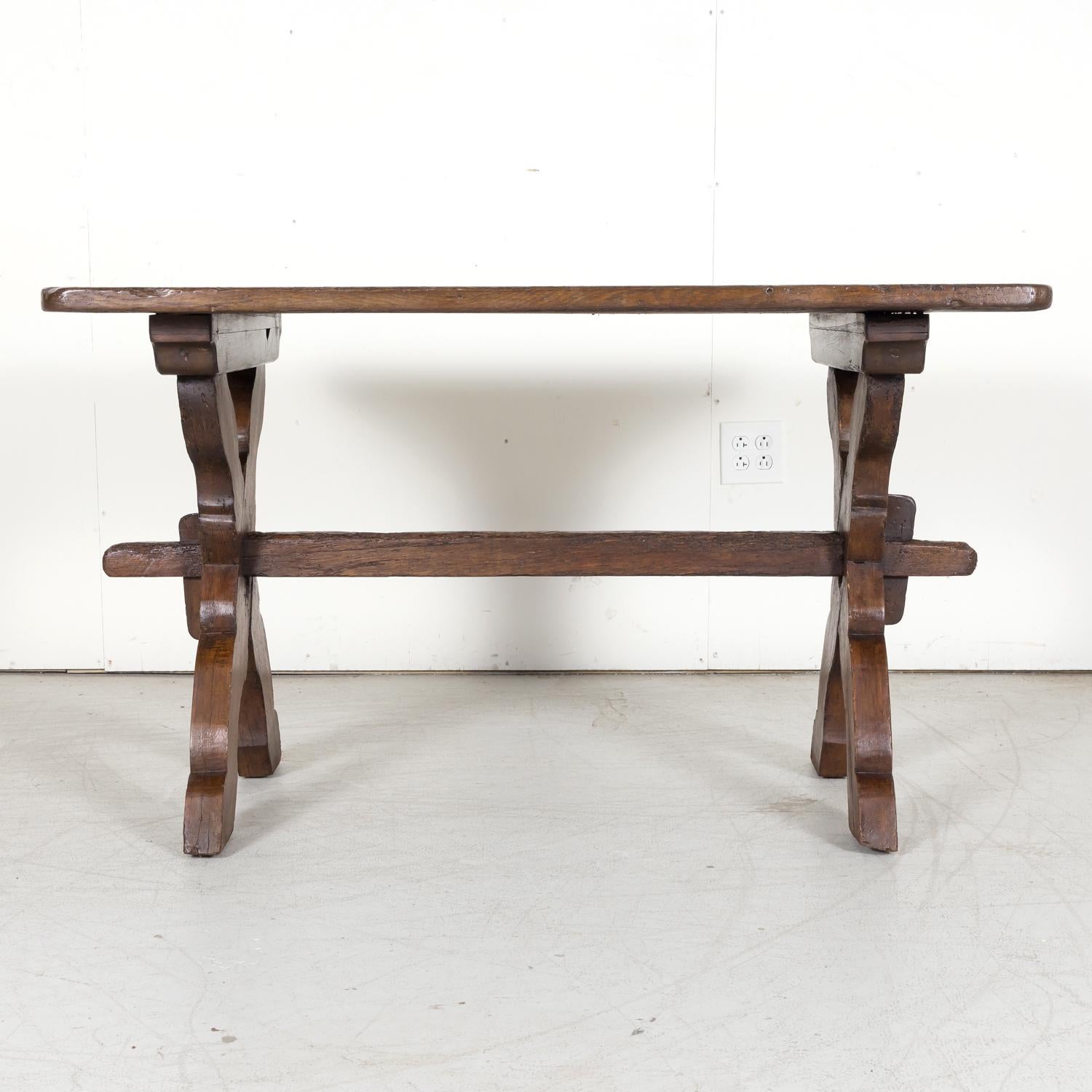 Early 19th Century Primitive Spanish Oak Side Table with X Base and Stretcher In Good Condition In Birmingham, AL
