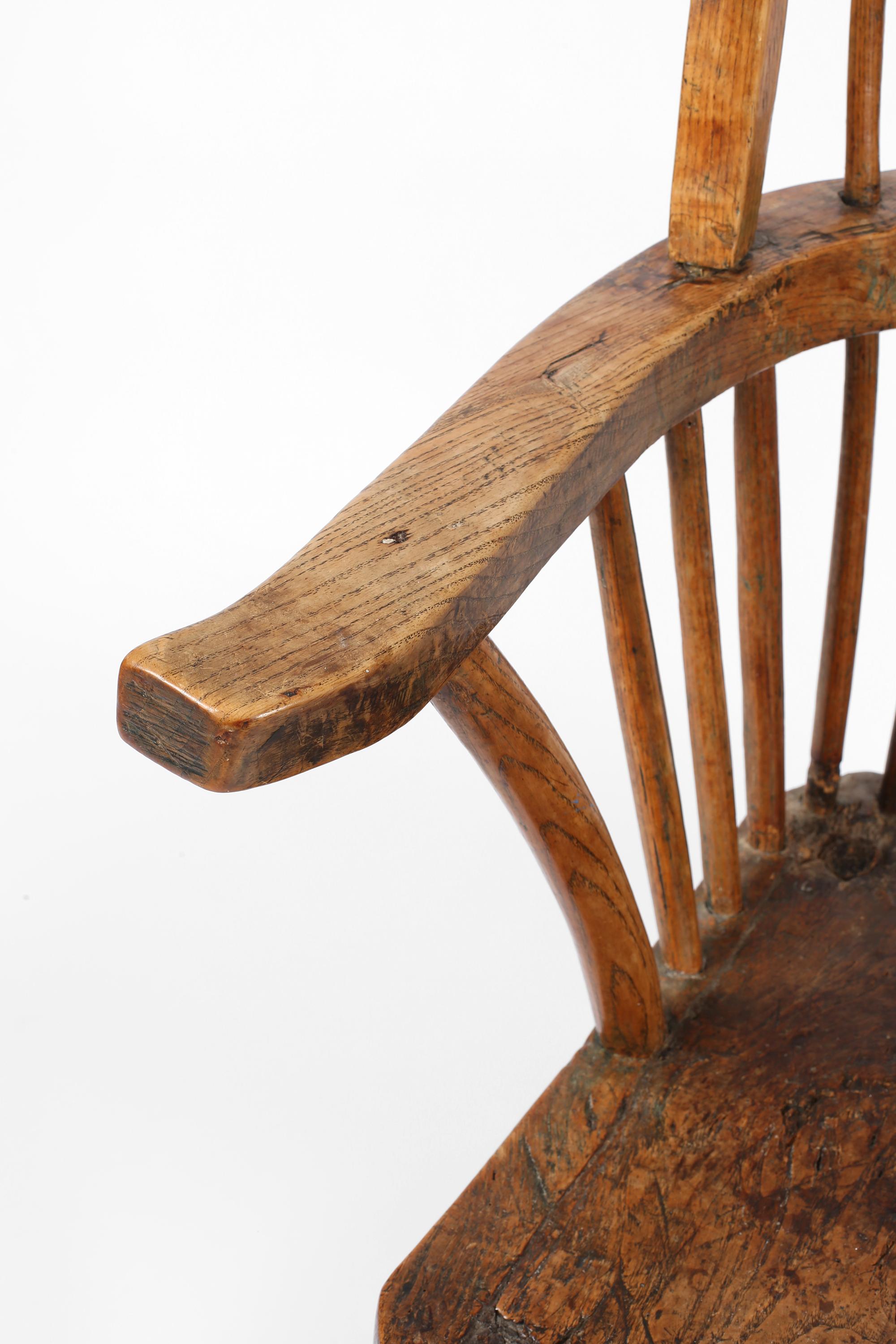 Silla Windsor con respaldo de varilla primitiva de principios del siglo XIX en venta 5