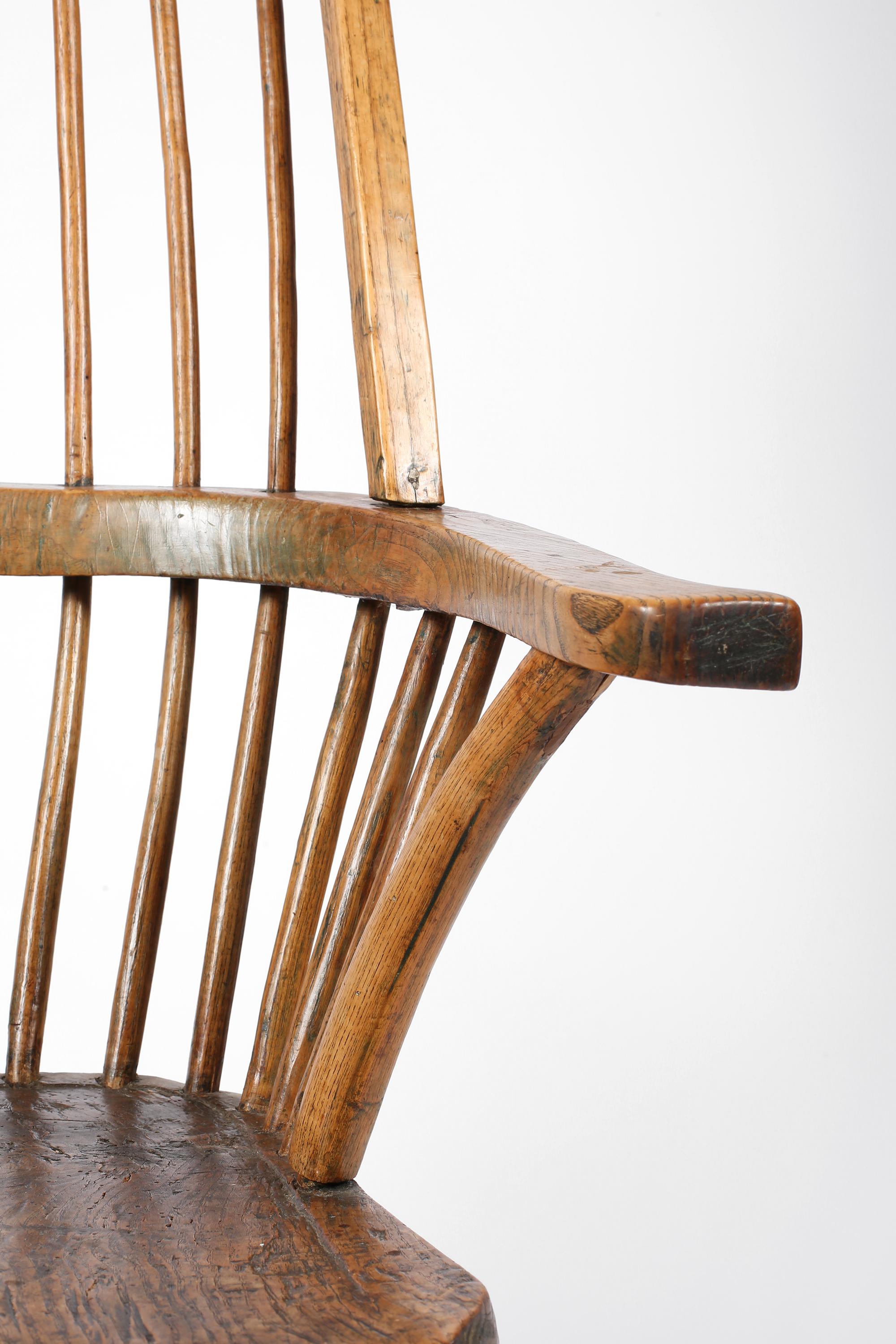 Silla Windsor con respaldo de varilla primitiva de principios del siglo XIX en venta 8