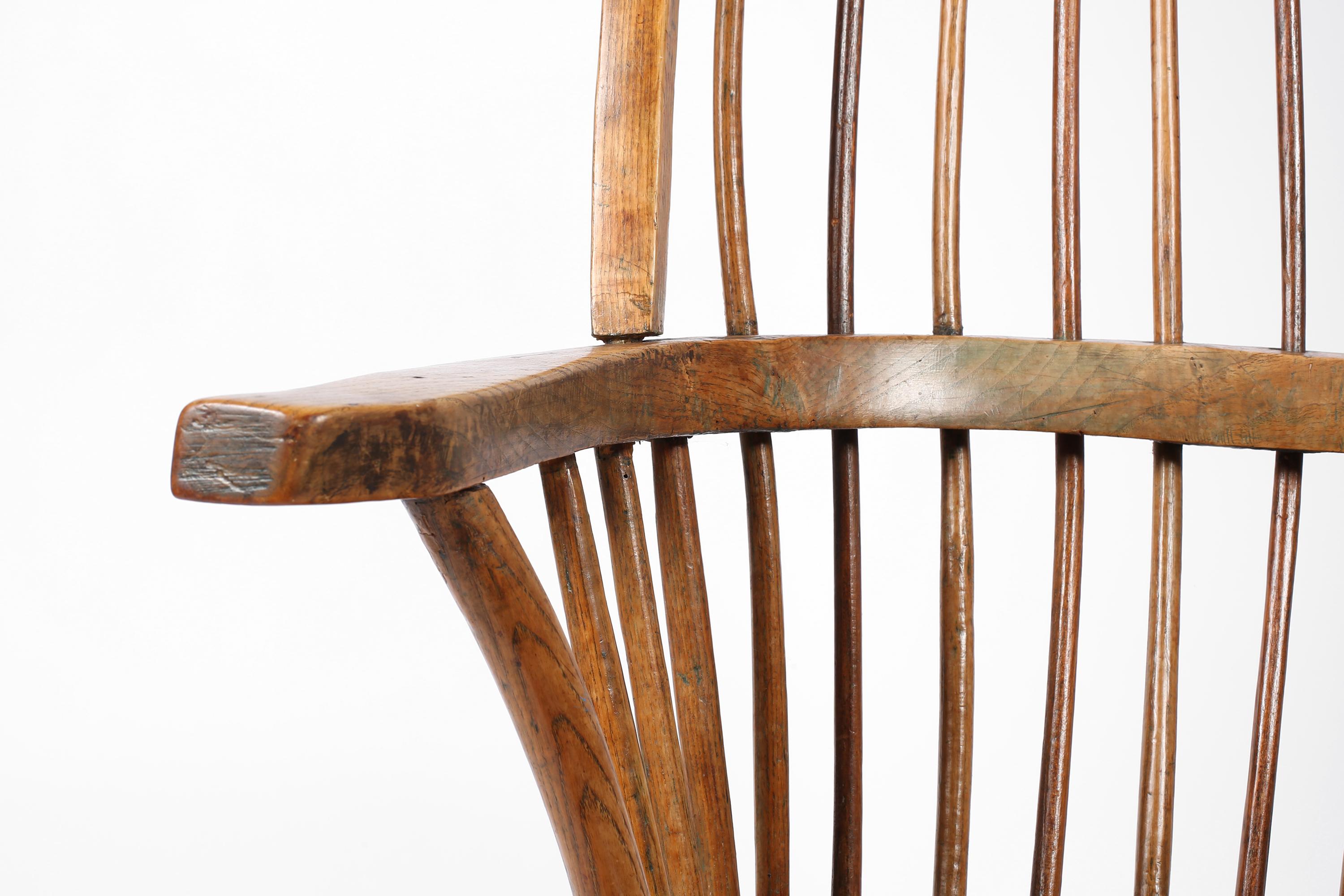 Silla Windsor con respaldo de varilla primitiva de principios del siglo XIX en venta 9