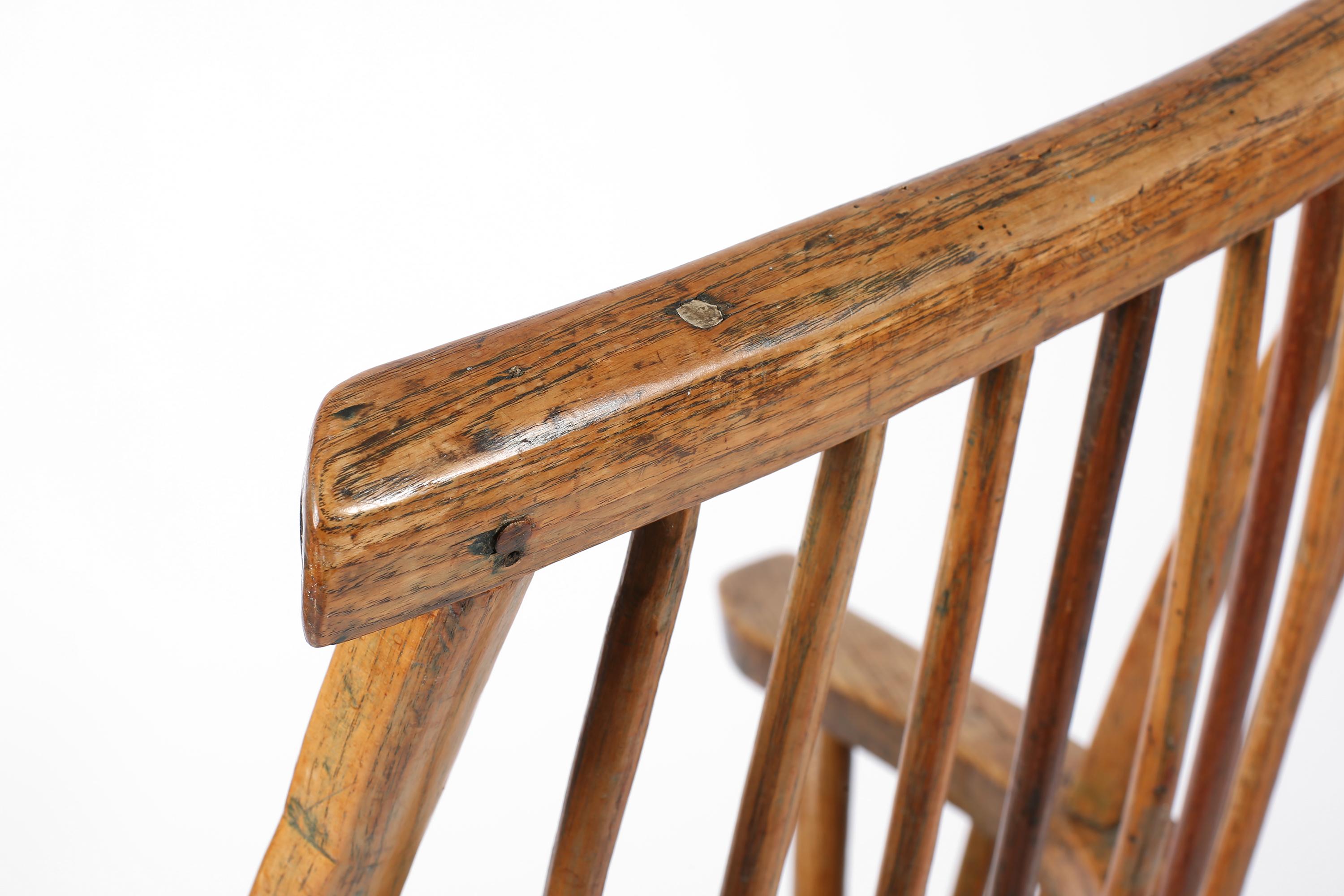 Silla Windsor con respaldo de varilla primitiva de principios del siglo XIX en venta 11