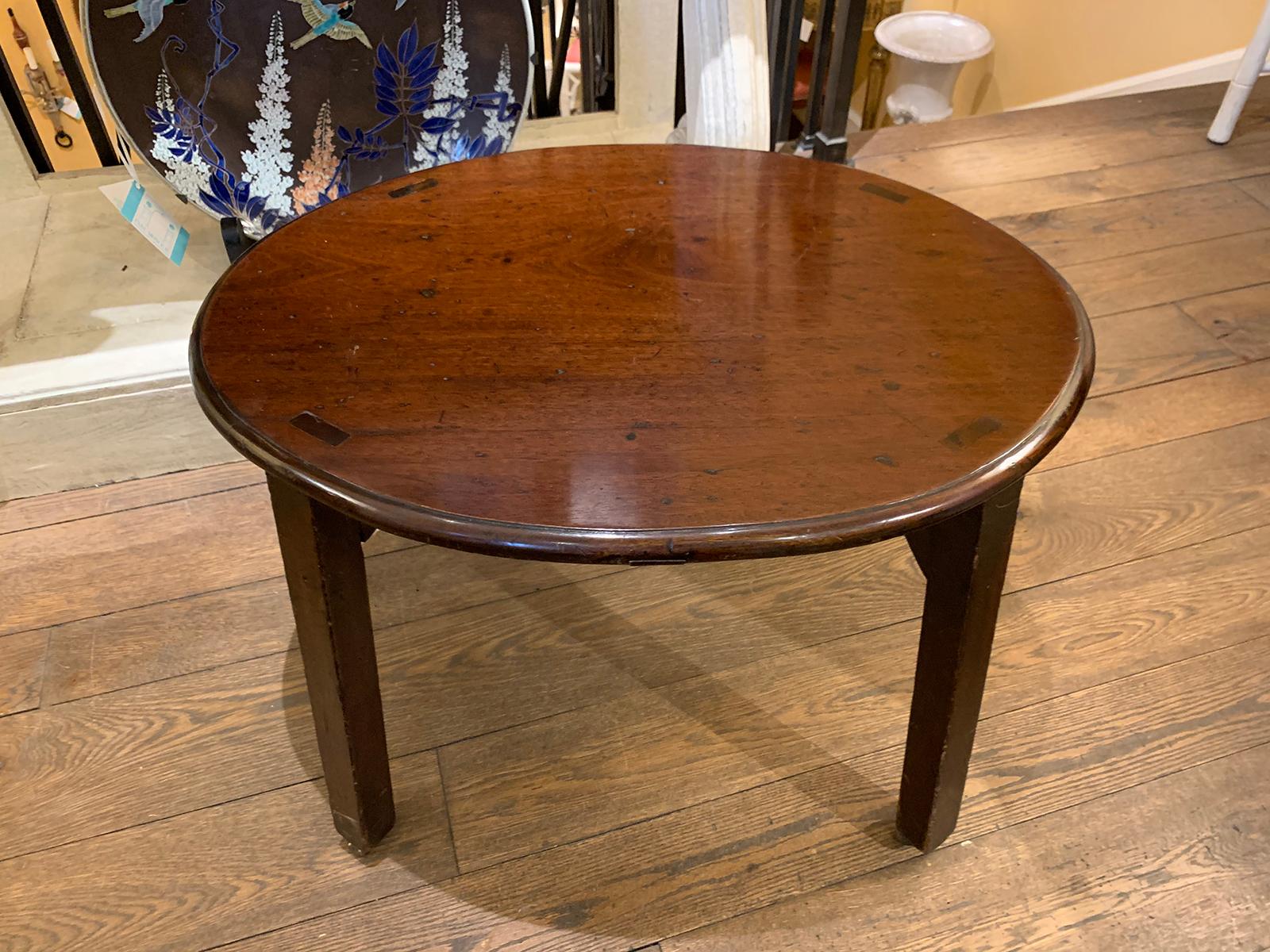 Wood Early 19th Century Provincial English Oval Coffee Table For Sale