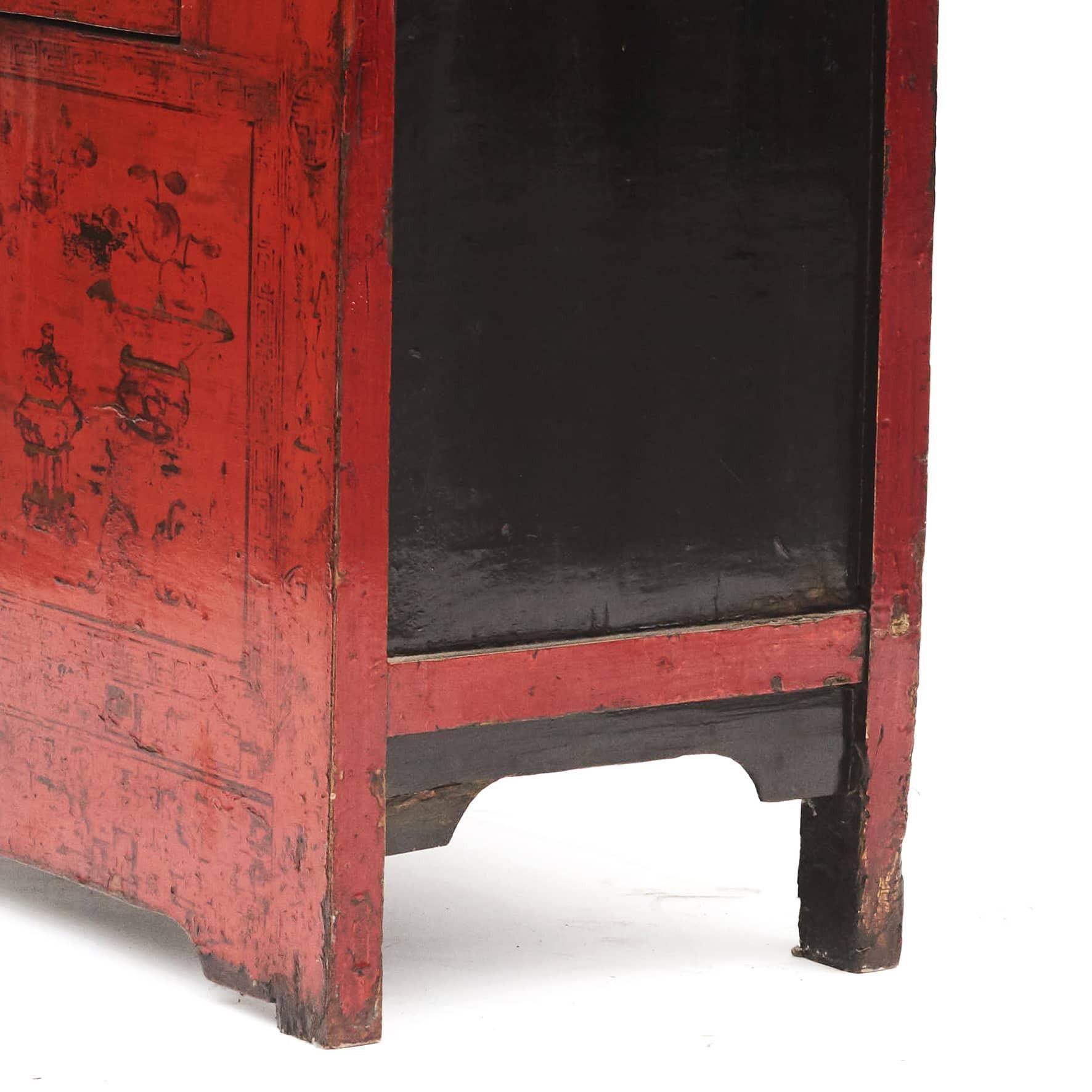 Gilt Antique Qing Dynasty Lacquer Cabinet For Sale