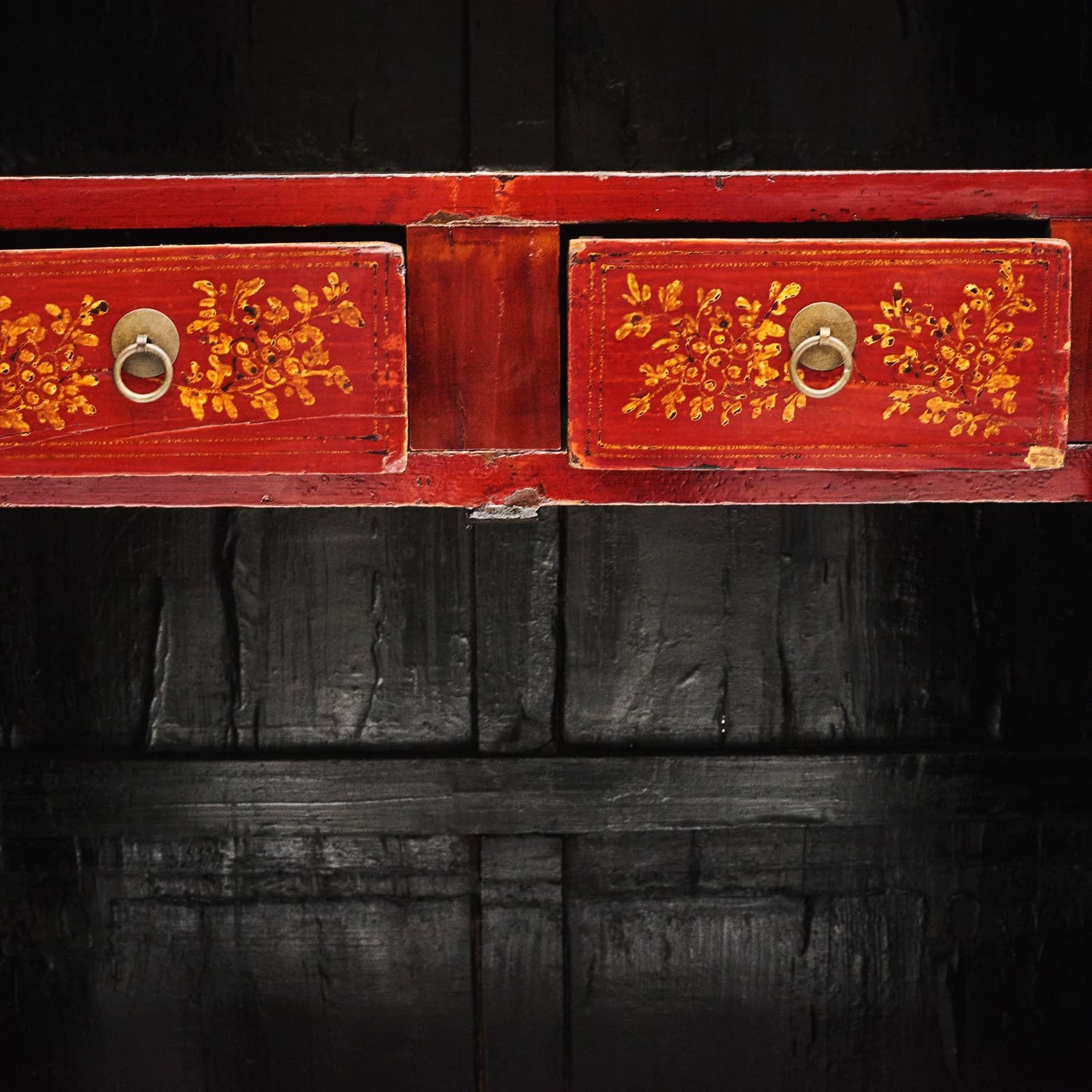 19th Century  Qing Dynasty Lacquer Cabinet With Decorations For Sale