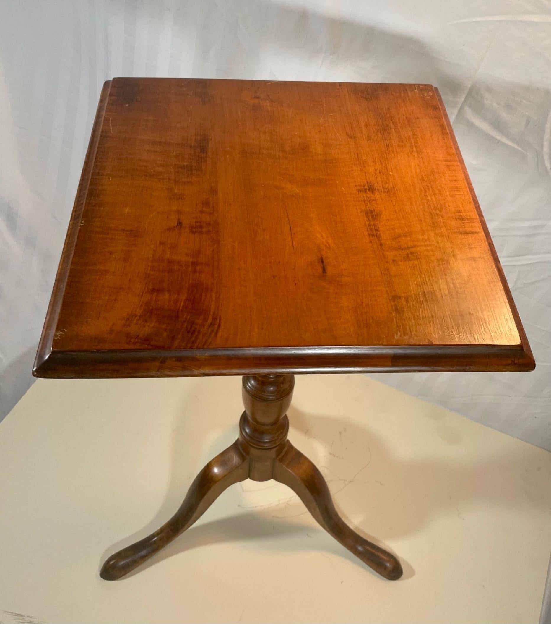 Early 19th Century Queen Anne New England Tiger Maple Candlestand In Good Condition For Sale In Vero Beach, FL