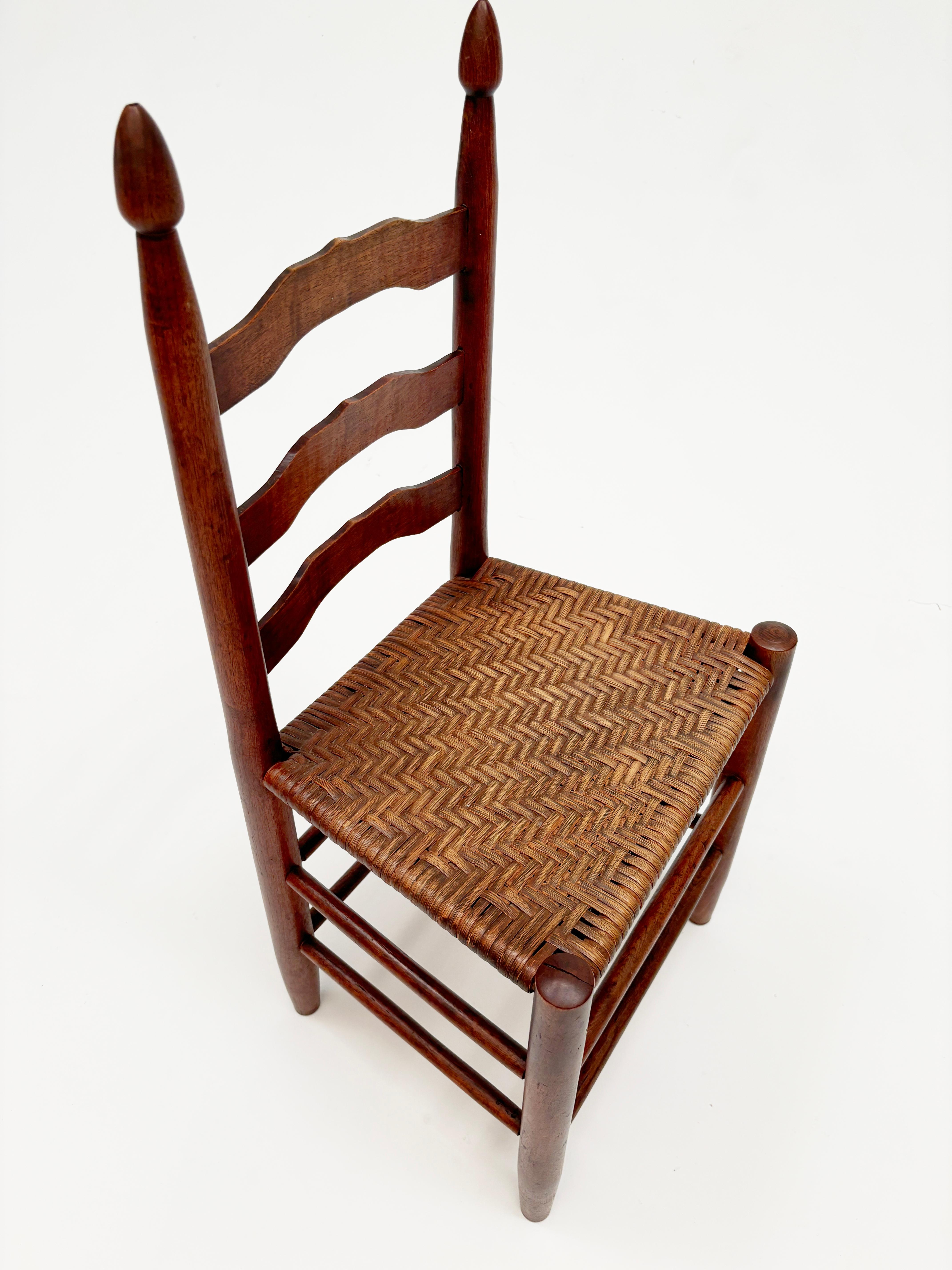 Canne Début 19ème siècle Rare Chaises à dossier en échelle avec sièges à chevrons Ensemble de 6 en vente