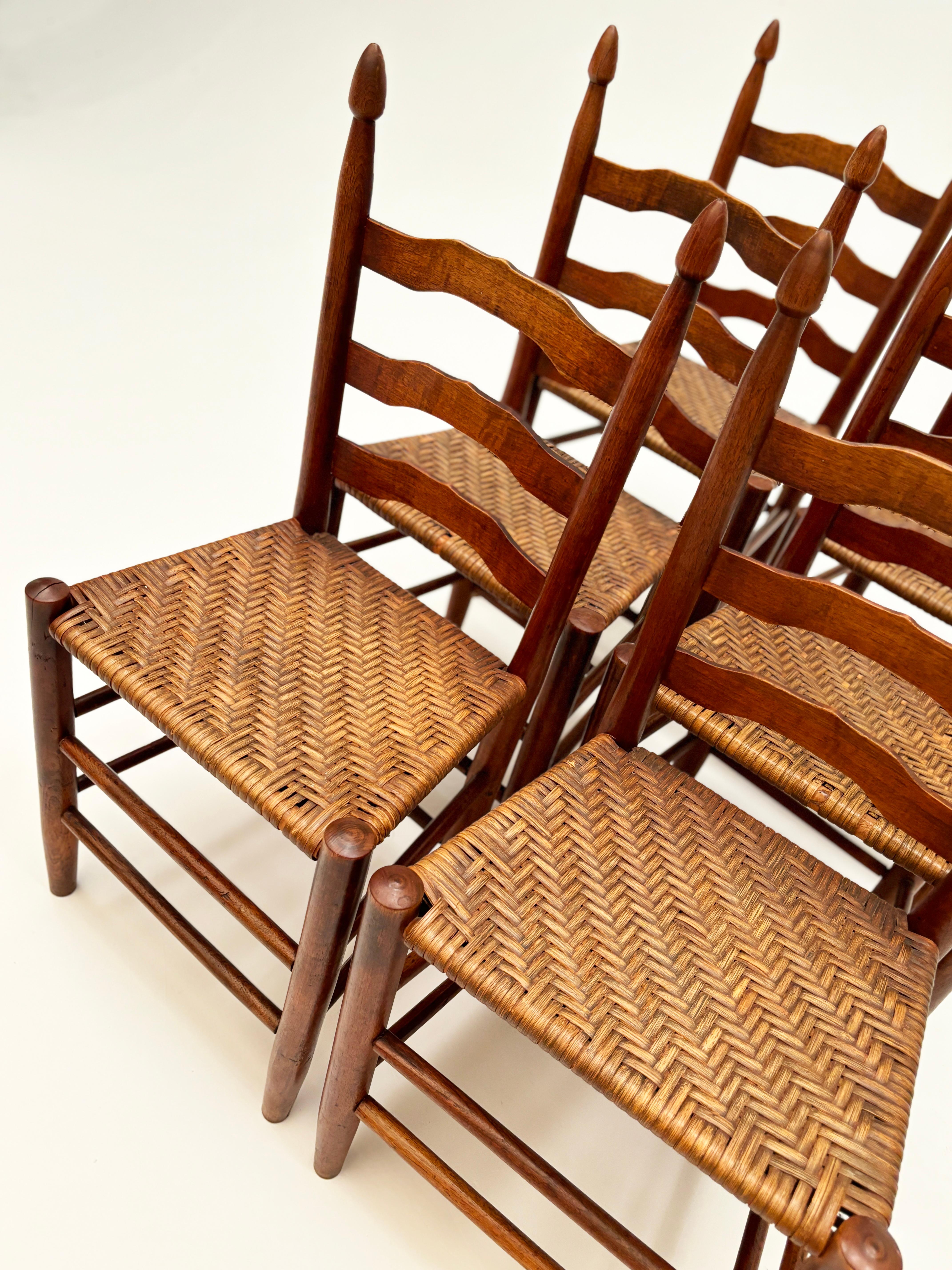 Début 19ème siècle Rare Chaises à dossier en échelle avec sièges à chevrons Ensemble de 6 en vente 1