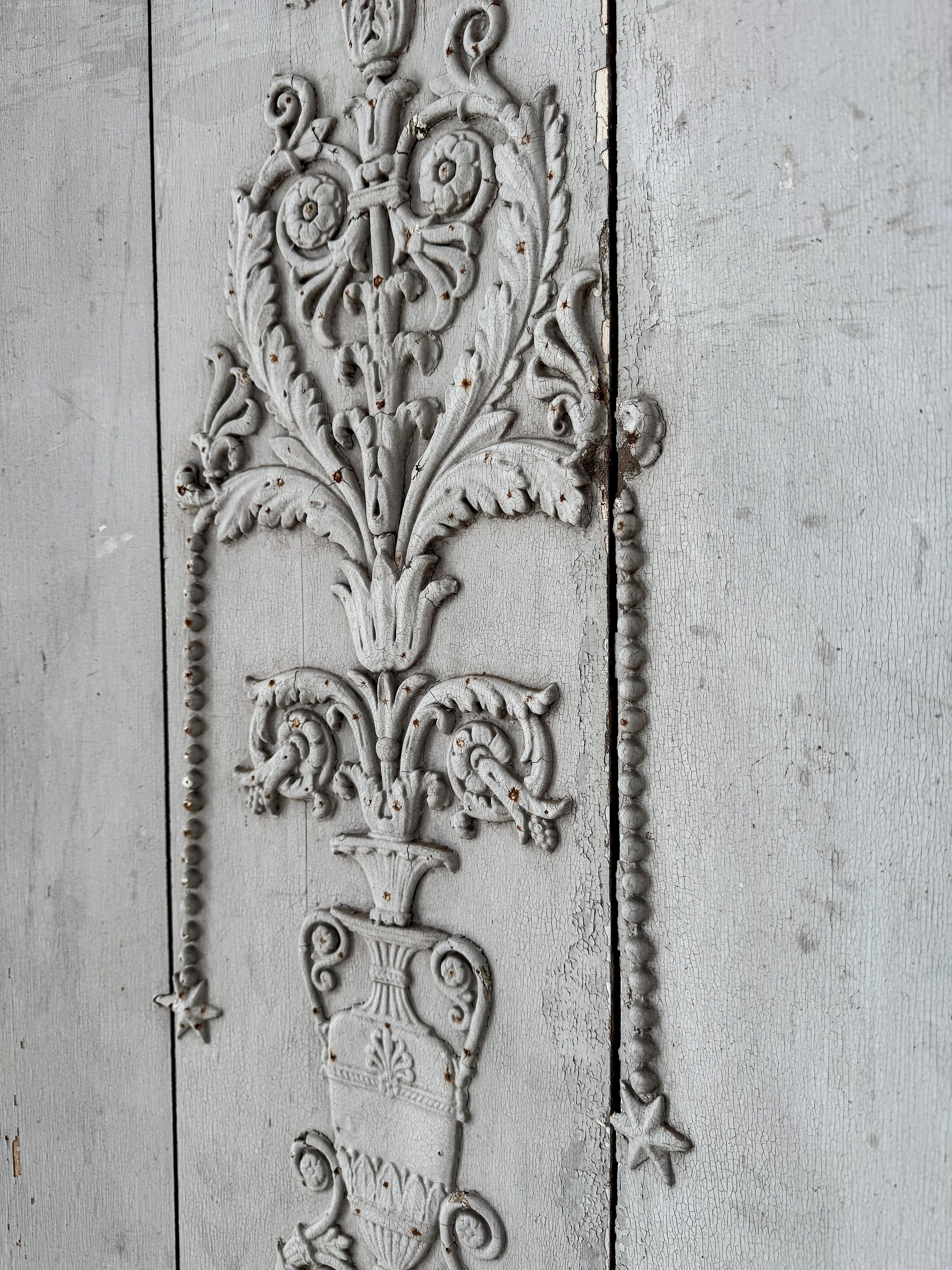 Early 19th Century Reclaimed French Blue Curved Corner Boiserie Panel en vente 8