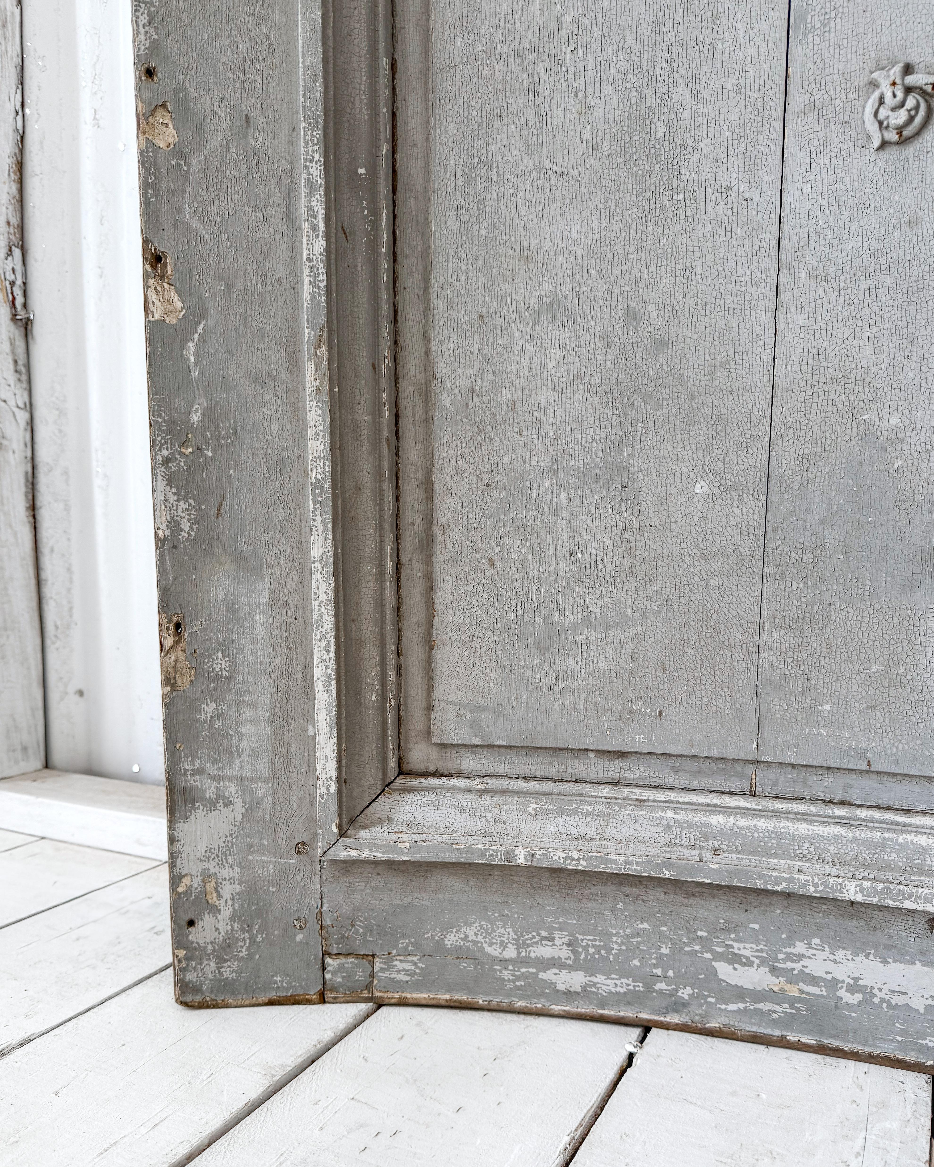 Early 19th Century Reclaimed French Blue Curved Corner Boiserie Panel en vente 11