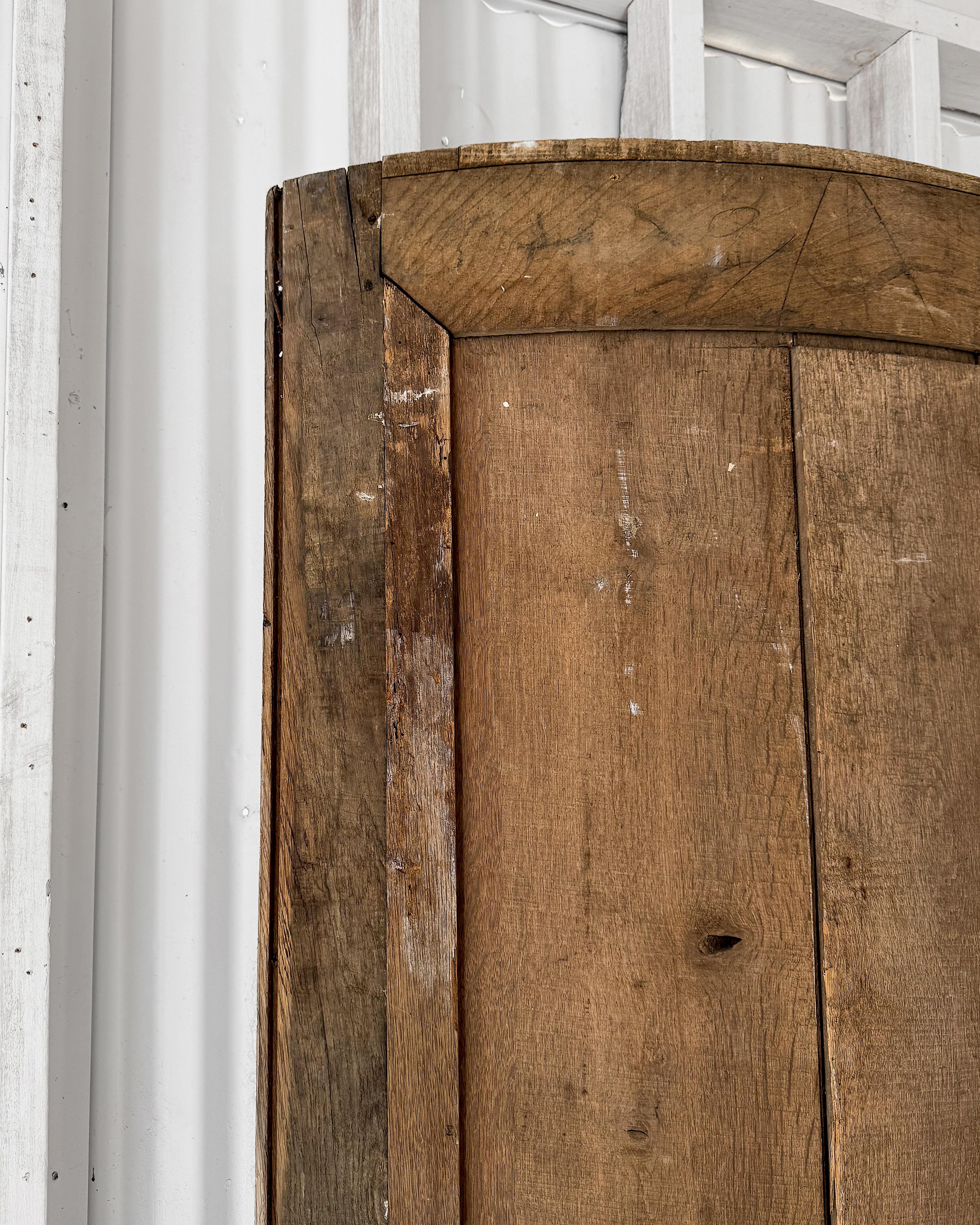 Early 19th Century Reclaimed French Blue Curved Corner Boiserie Panel en vente 14