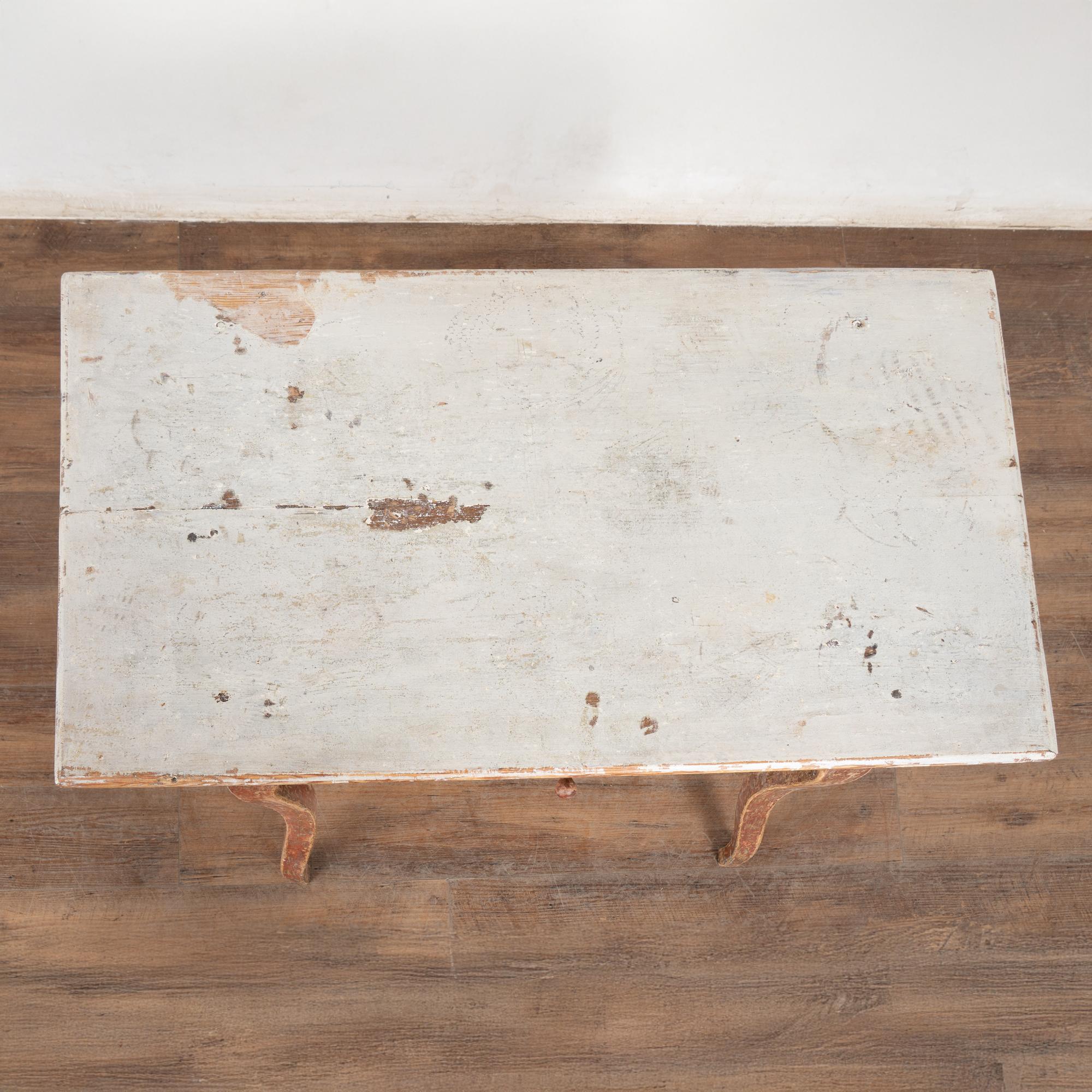 Early 19th Century Red Painted Swedish Side Table with Single Drawer In Fair Condition For Sale In Round Top, TX