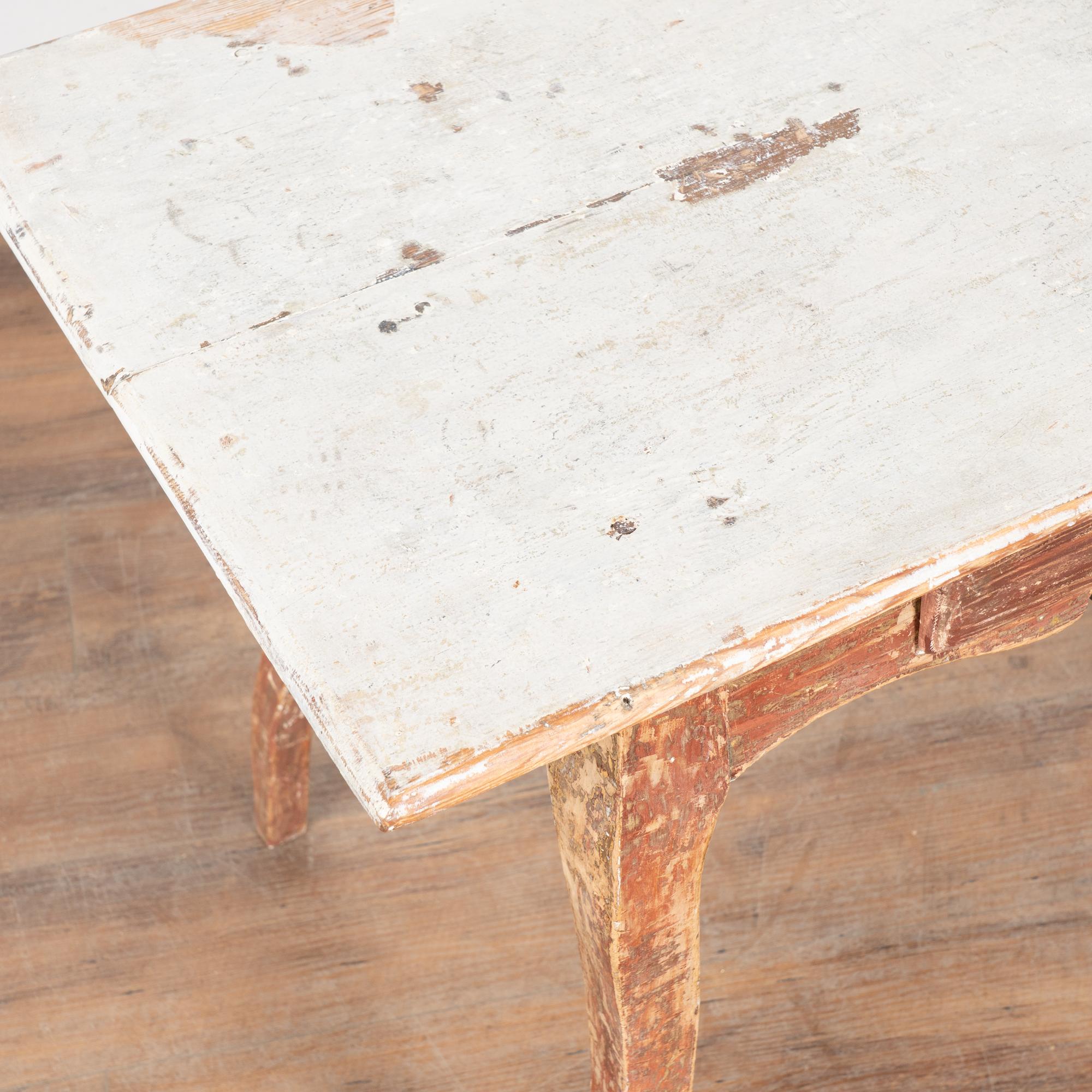Early 19th Century Red Painted Swedish Side Table with Single Drawer For Sale 1