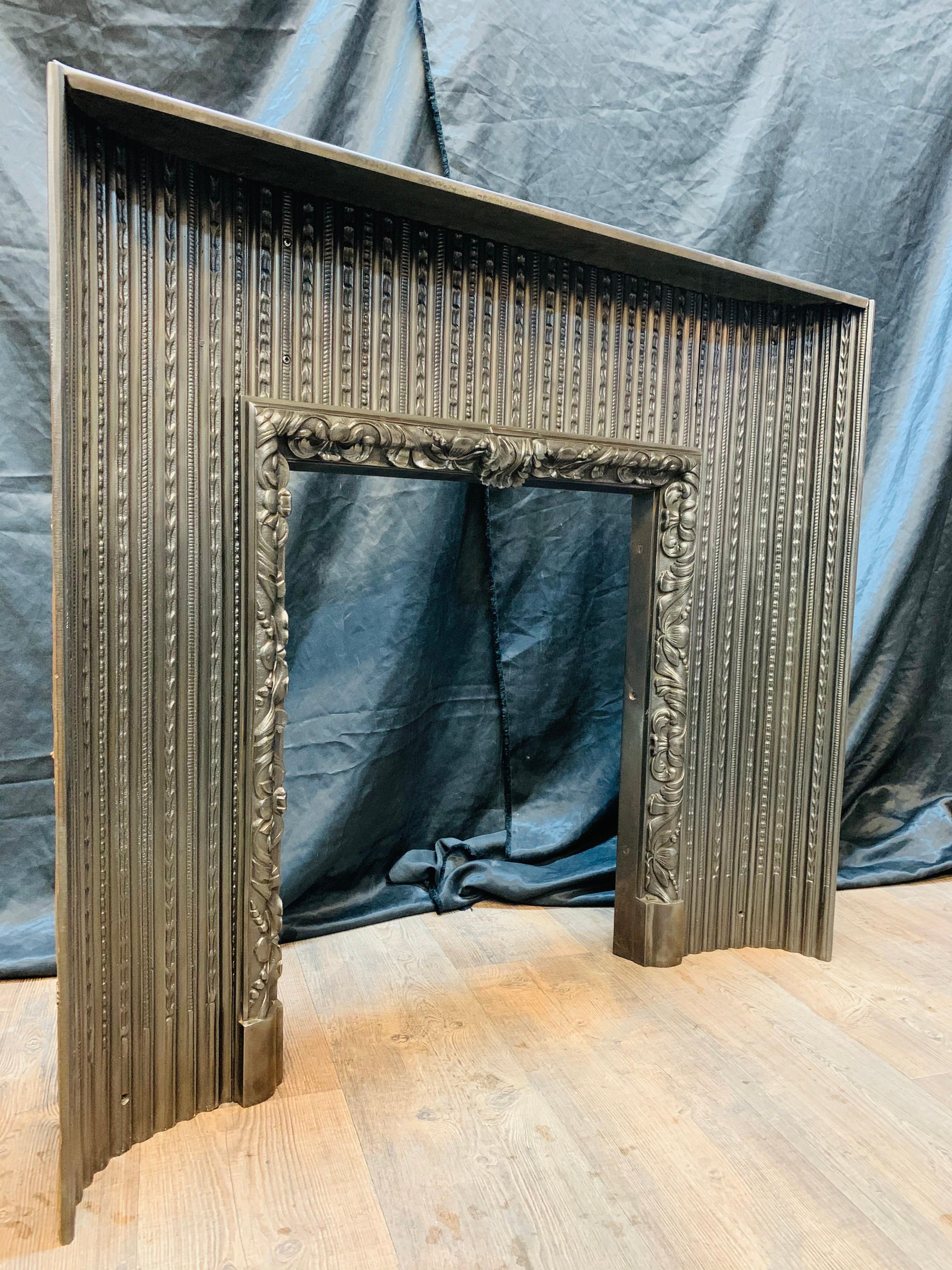 Early 19th Century Regency Acanthus Cast Iron Fireplace Insert For Sale 12