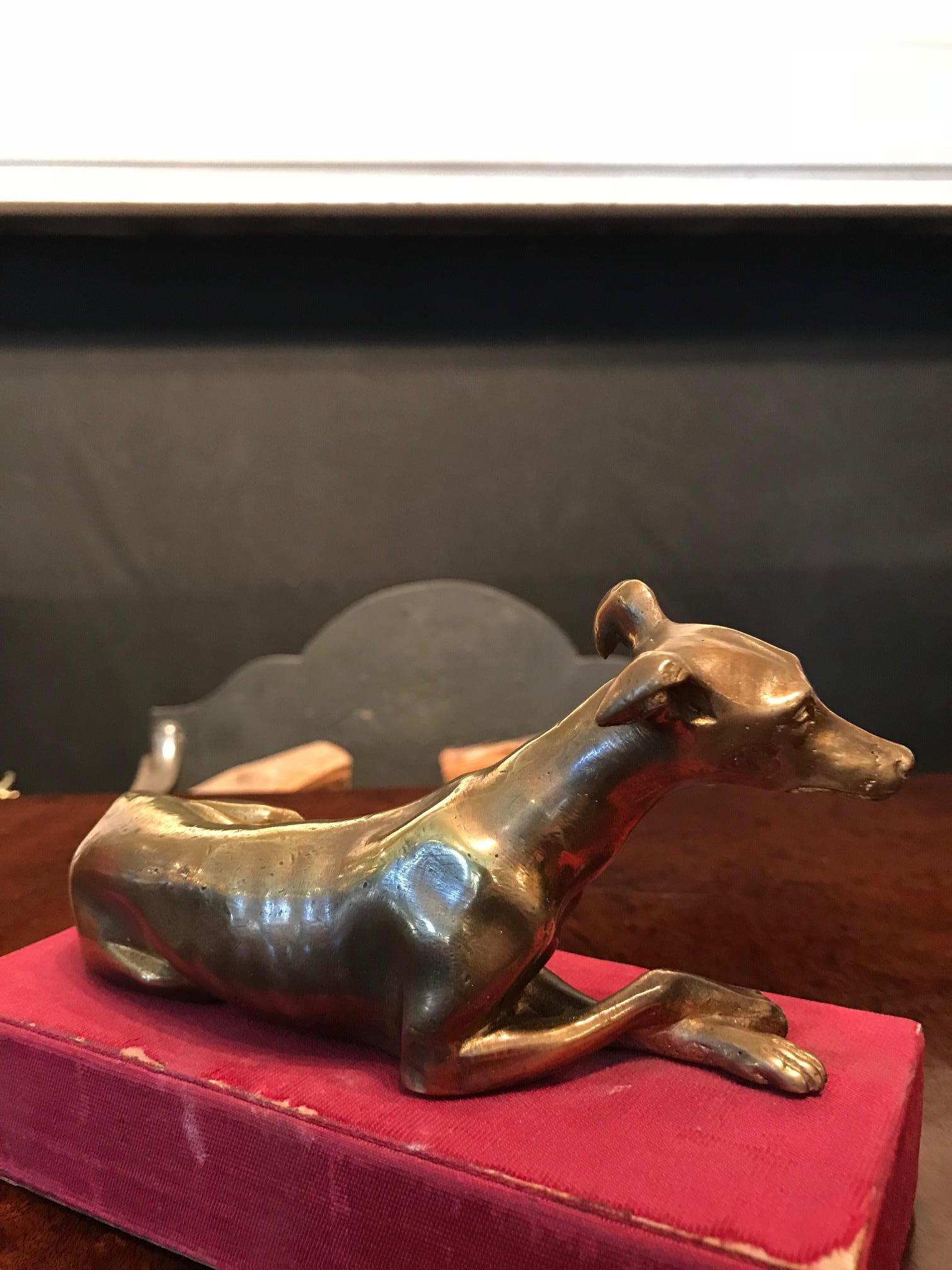Early 19th Century Regency Brass Recumbent Greyhound Paperweight In Excellent Condition For Sale In Dublin 8, IE