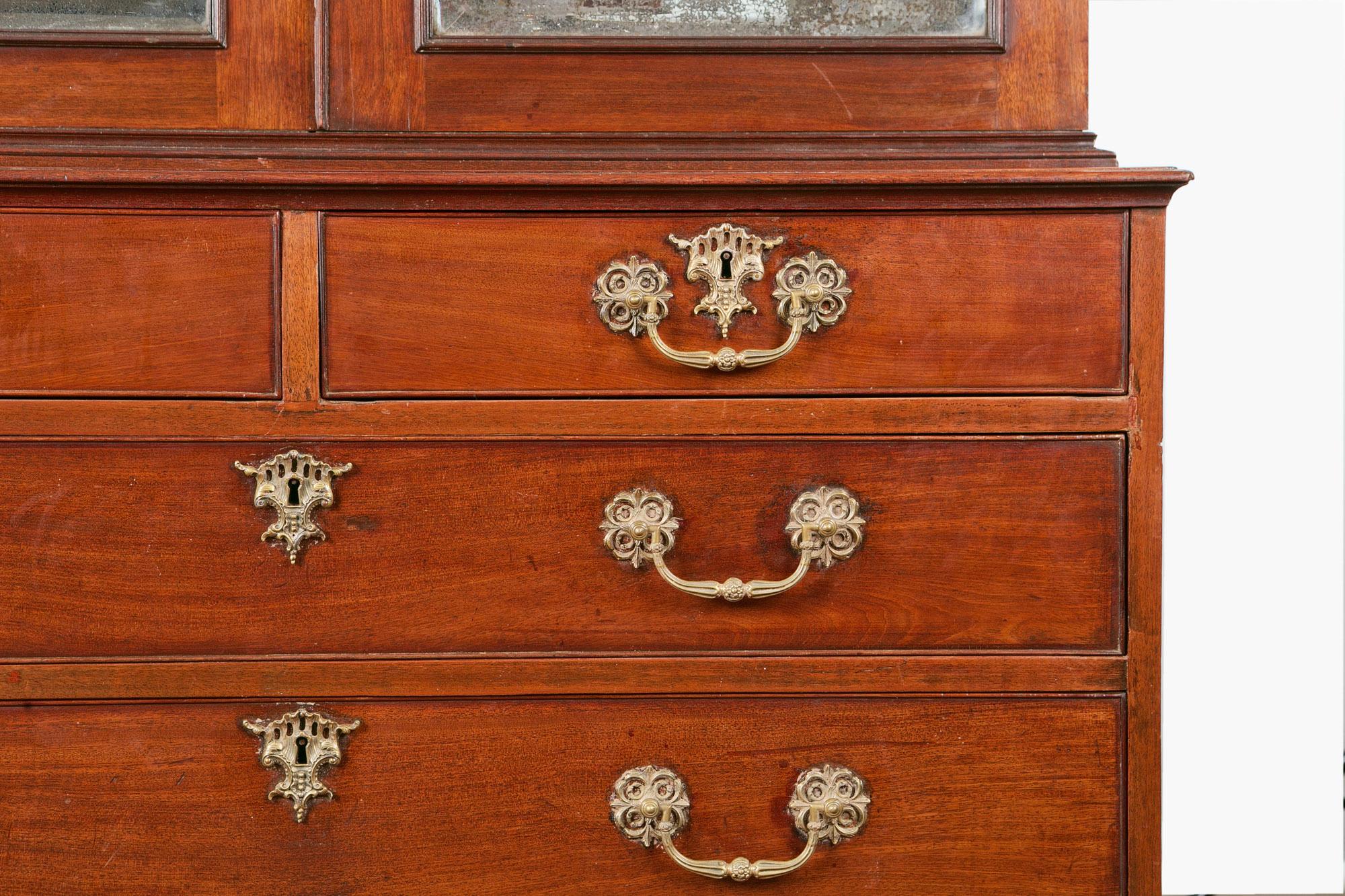 Frühes 19. Jahrhundert Regency Estate Cabinet (Irisch) im Angebot