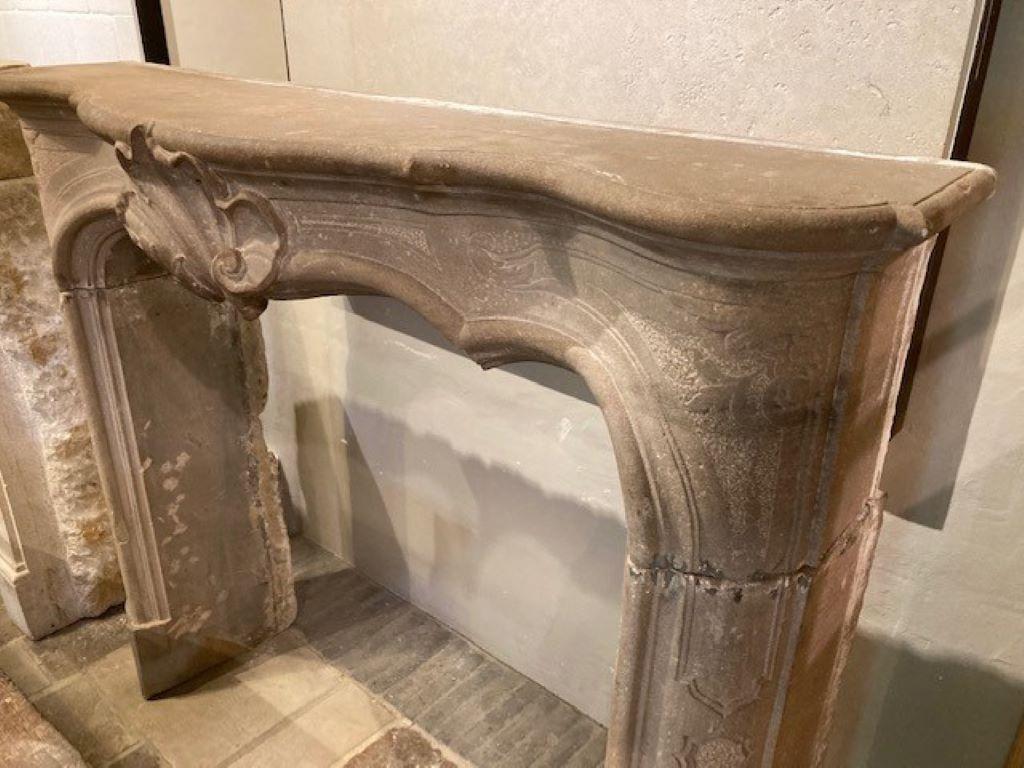 Early 19th Century Regency Fireplace Mantel in French Sandstone In Good Condition For Sale In Zedelgem, BE
