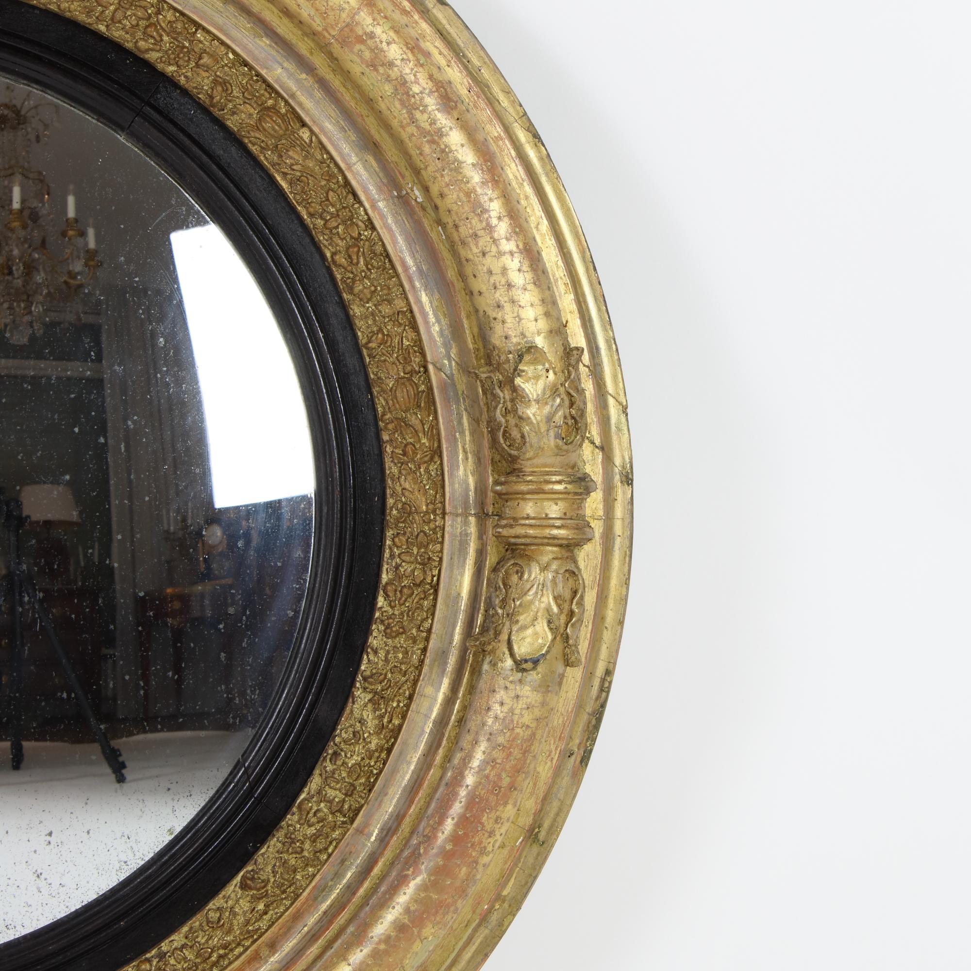 English Early 19th Century Regency/Georgian Giltwood Circular Convex Butler's Mirror For Sale