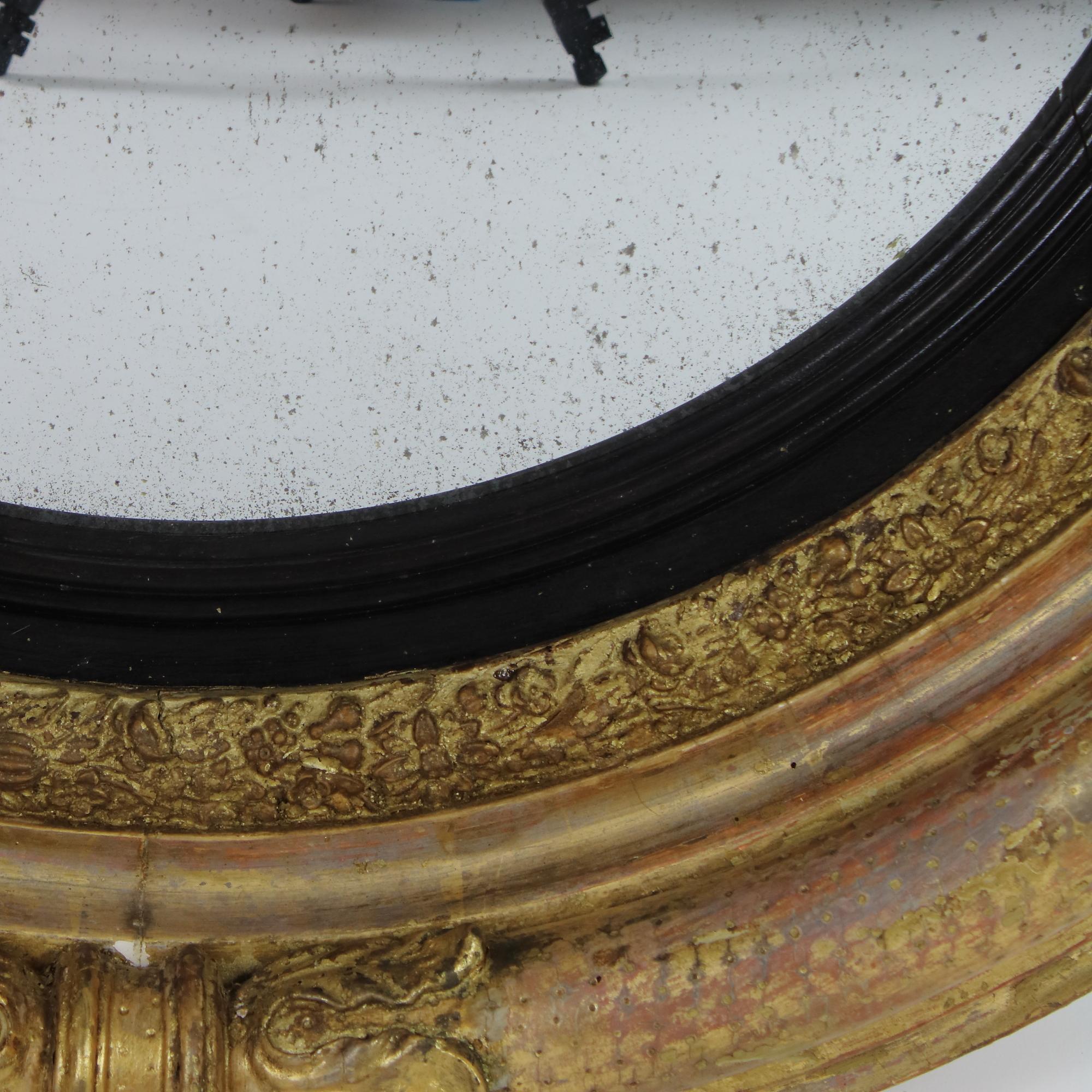 Carved Early 19th Century Regency/Georgian Giltwood Circular Convex Butler's Mirror For Sale