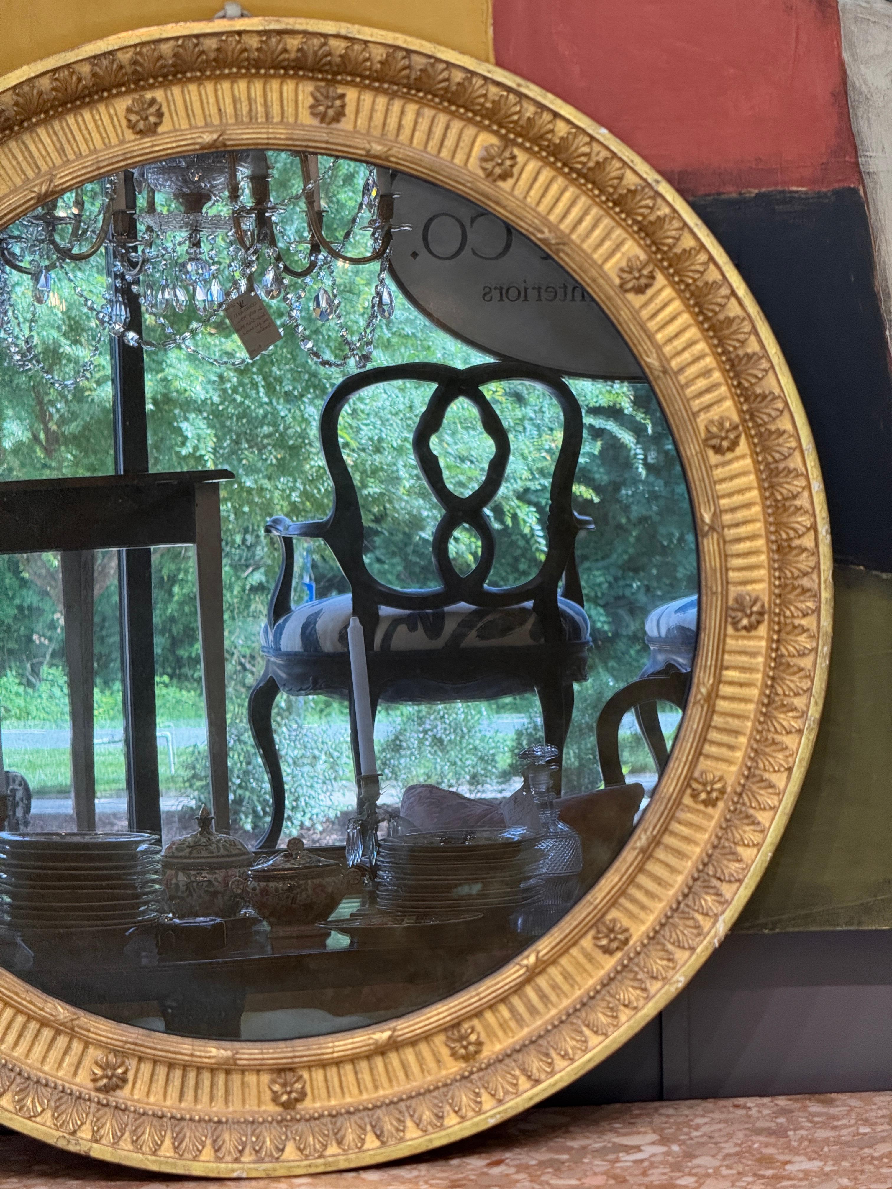 British Early 19th Century Regency Giltwood Round Mirror For Sale
