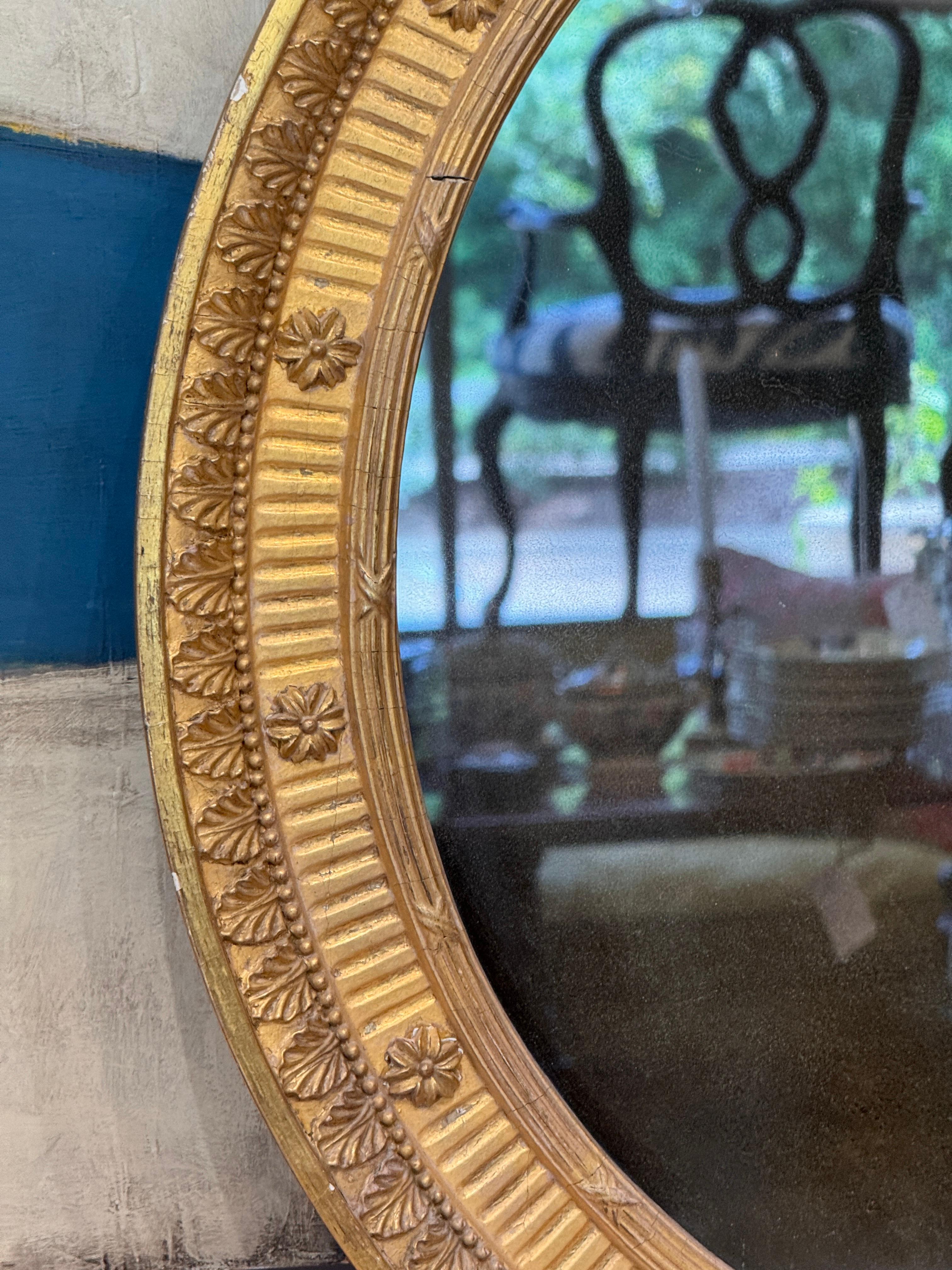 Early 19th Century Regency Giltwood Round Mirror In Good Condition For Sale In Charlottesville, VA