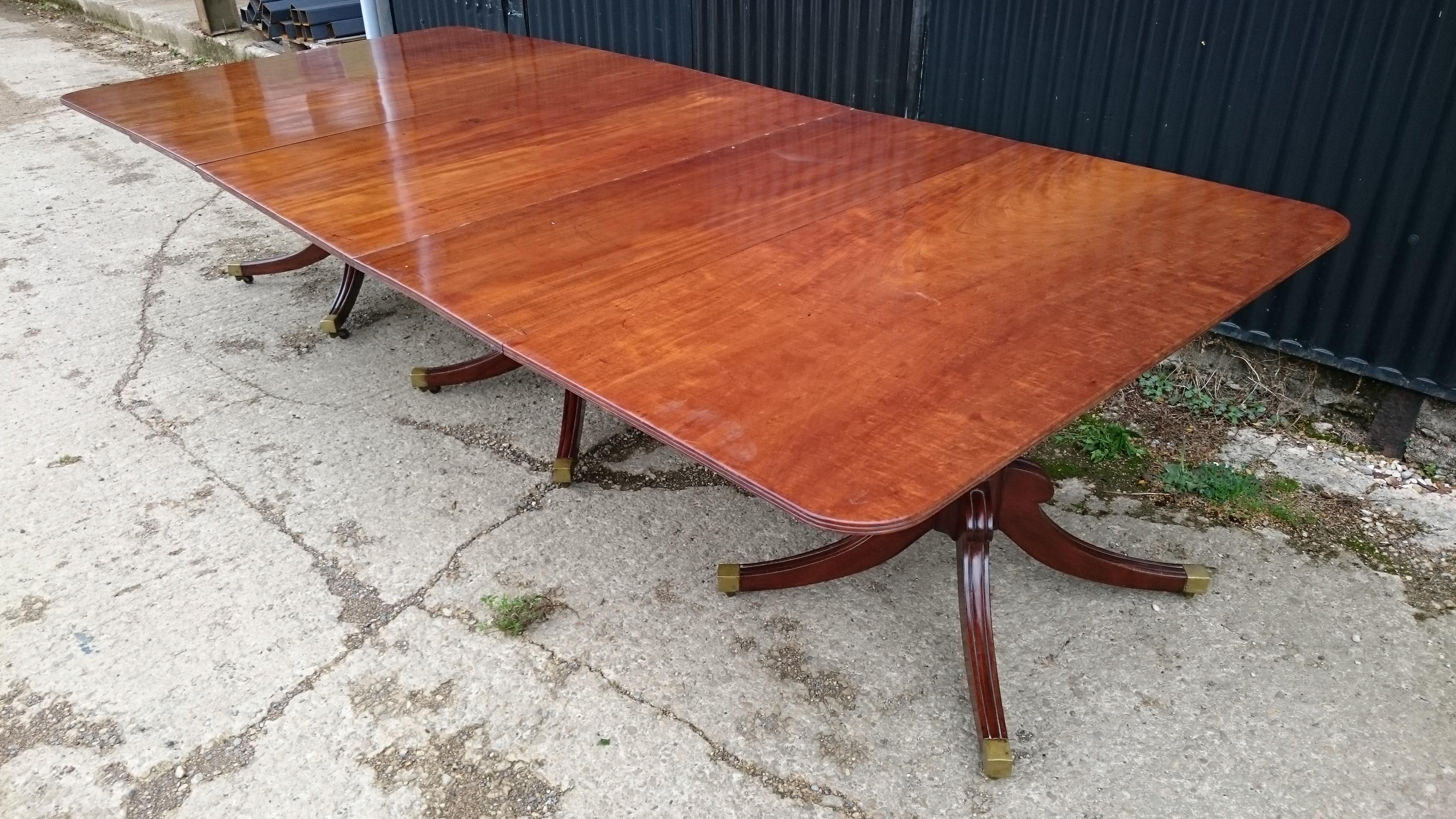 Early 19th Century Regency Mahogany Antique Dining Table For Sale 1