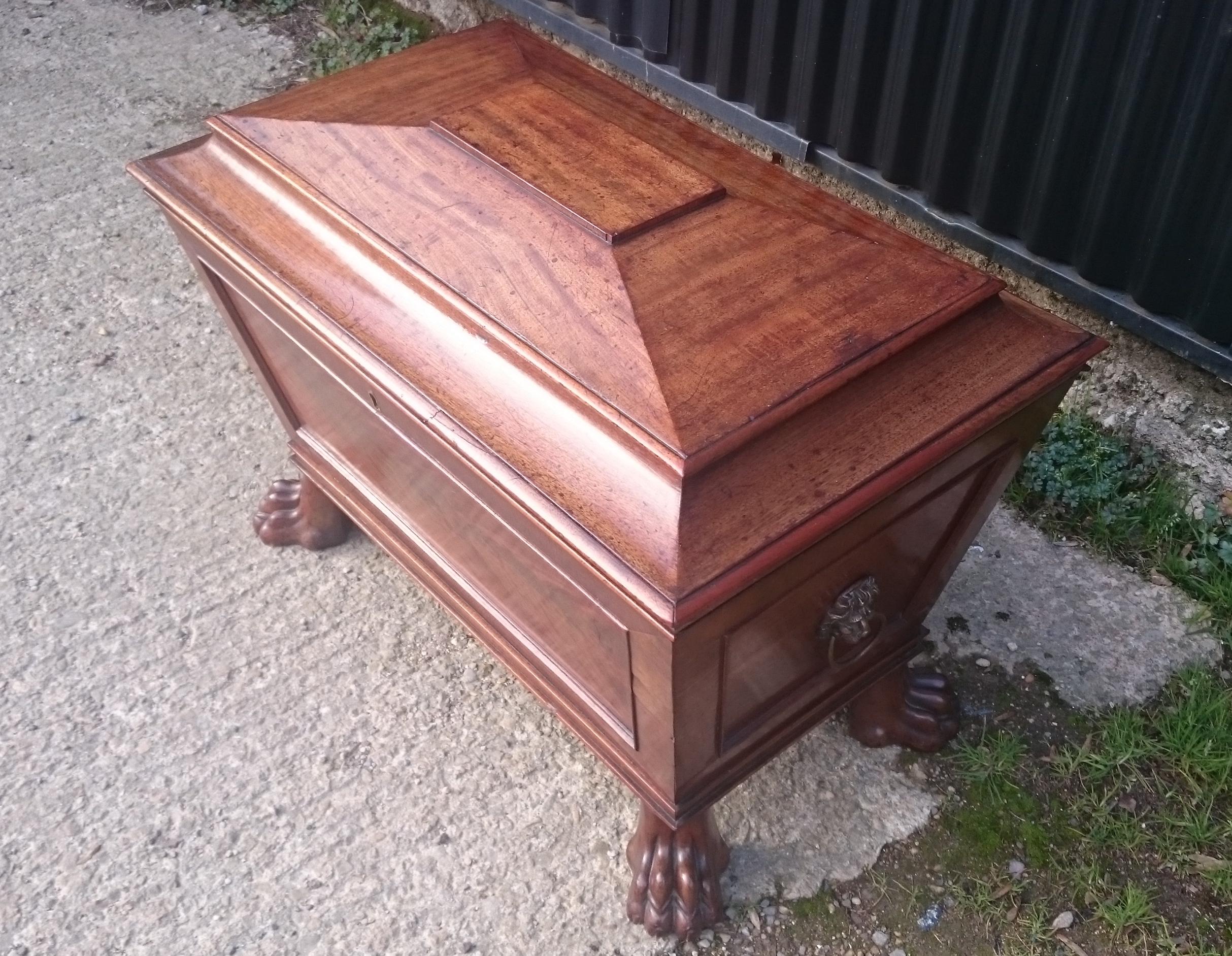 British Early 19th Century Regency Mahogany Antique Wine Cooler For Sale