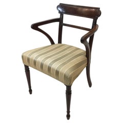 Chaise à accoudoirs en acajou de style Régence du début du 19e siècle