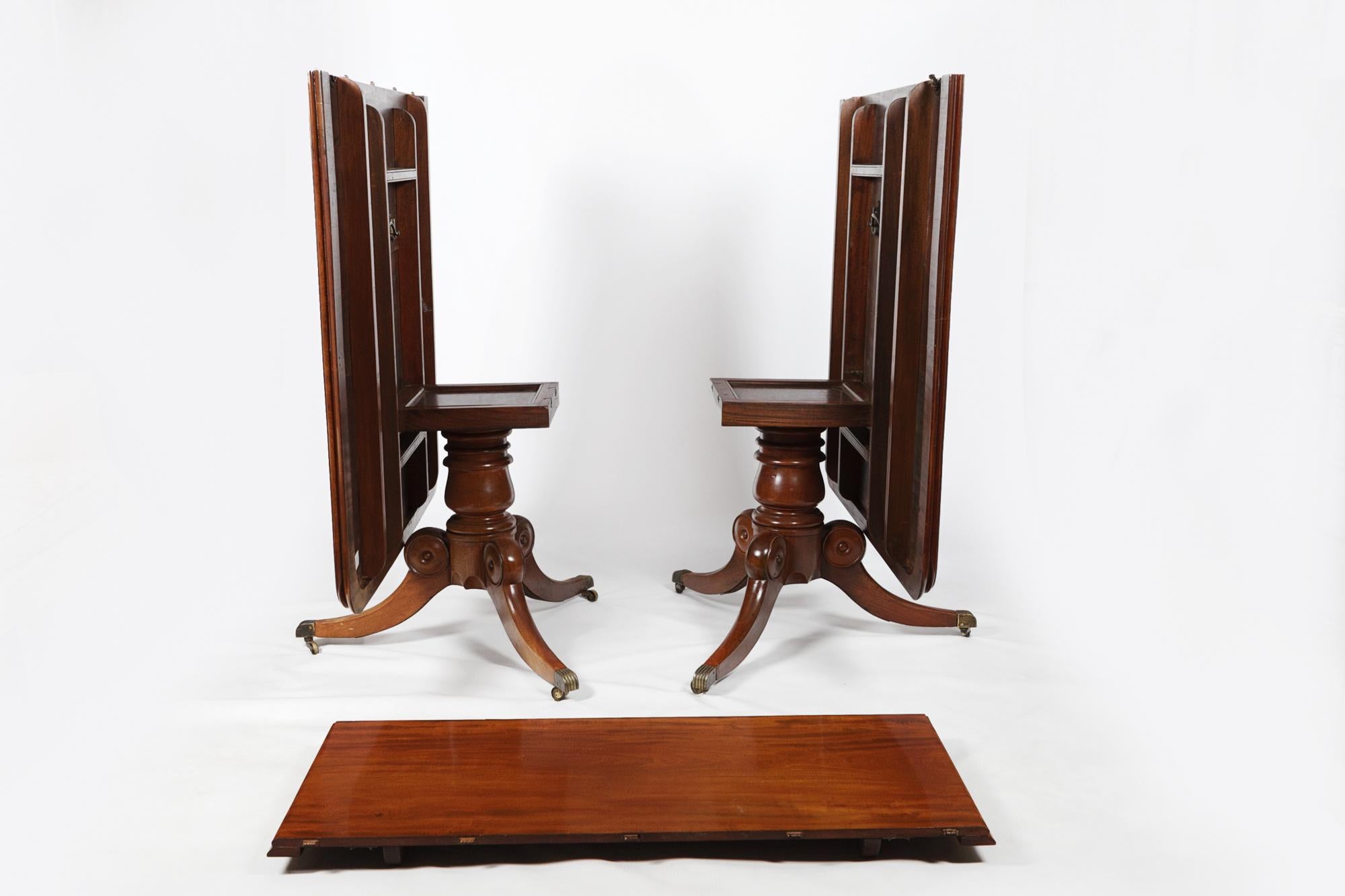 Early 19th Century Regency mahogany extendable dining table In Excellent Condition For Sale In Dublin 8, IE