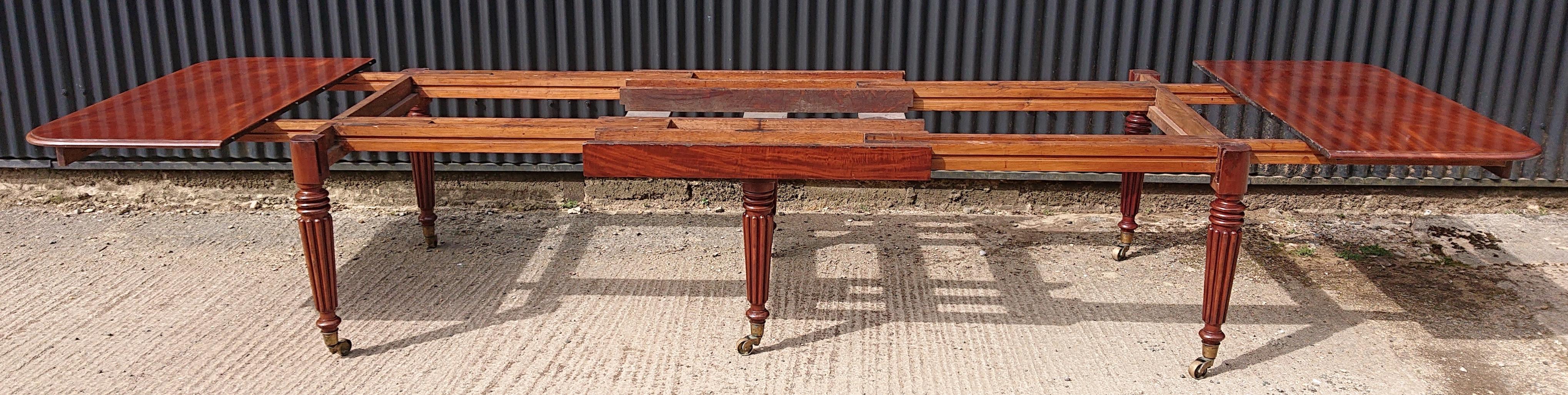 Early 19th Century Regency Mahogany Extending Dining Table Attributed to Gillows For Sale 10