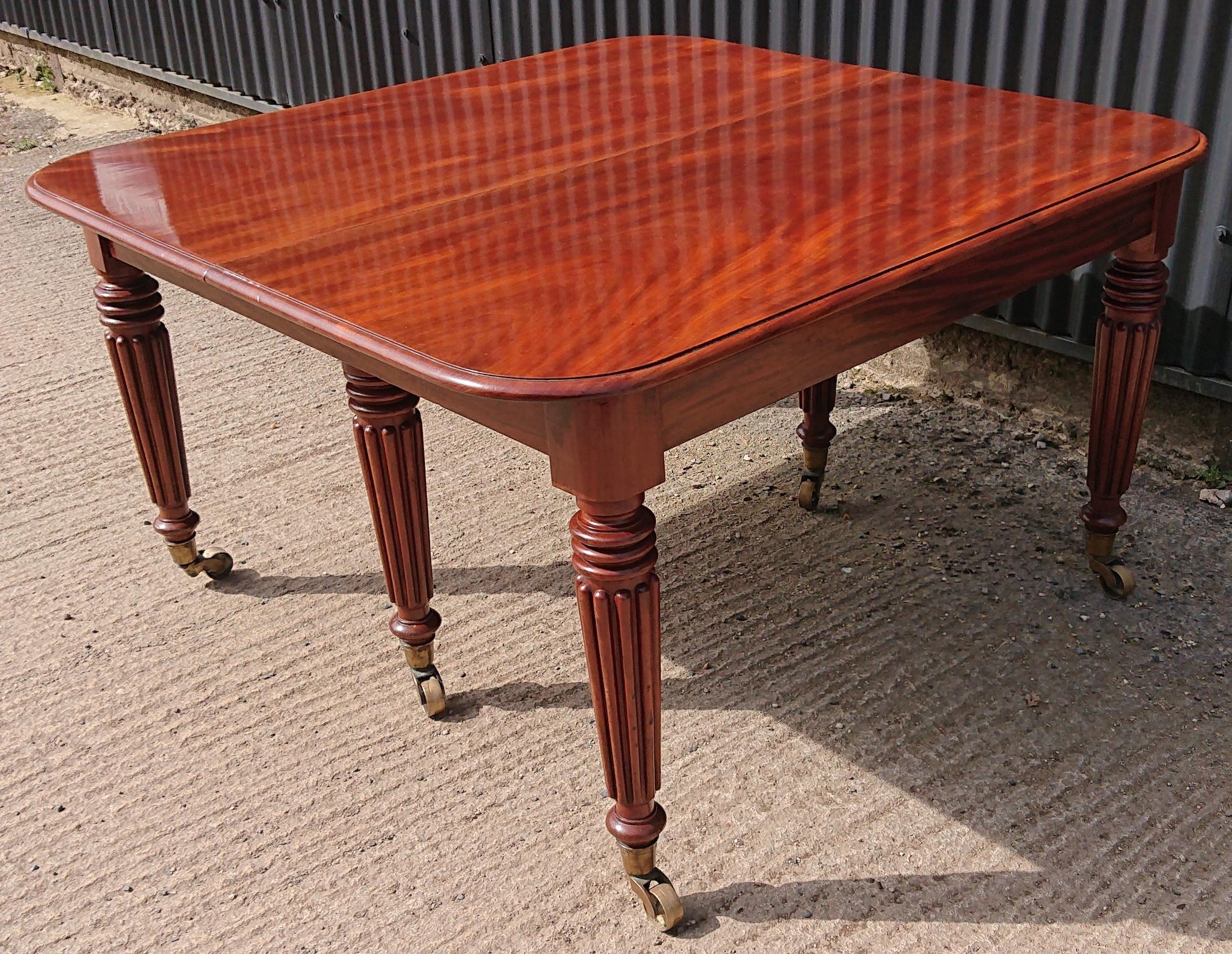 Early 19th Century Regency Mahogany Extending Dining Table Attributed to Gillows For Sale 8