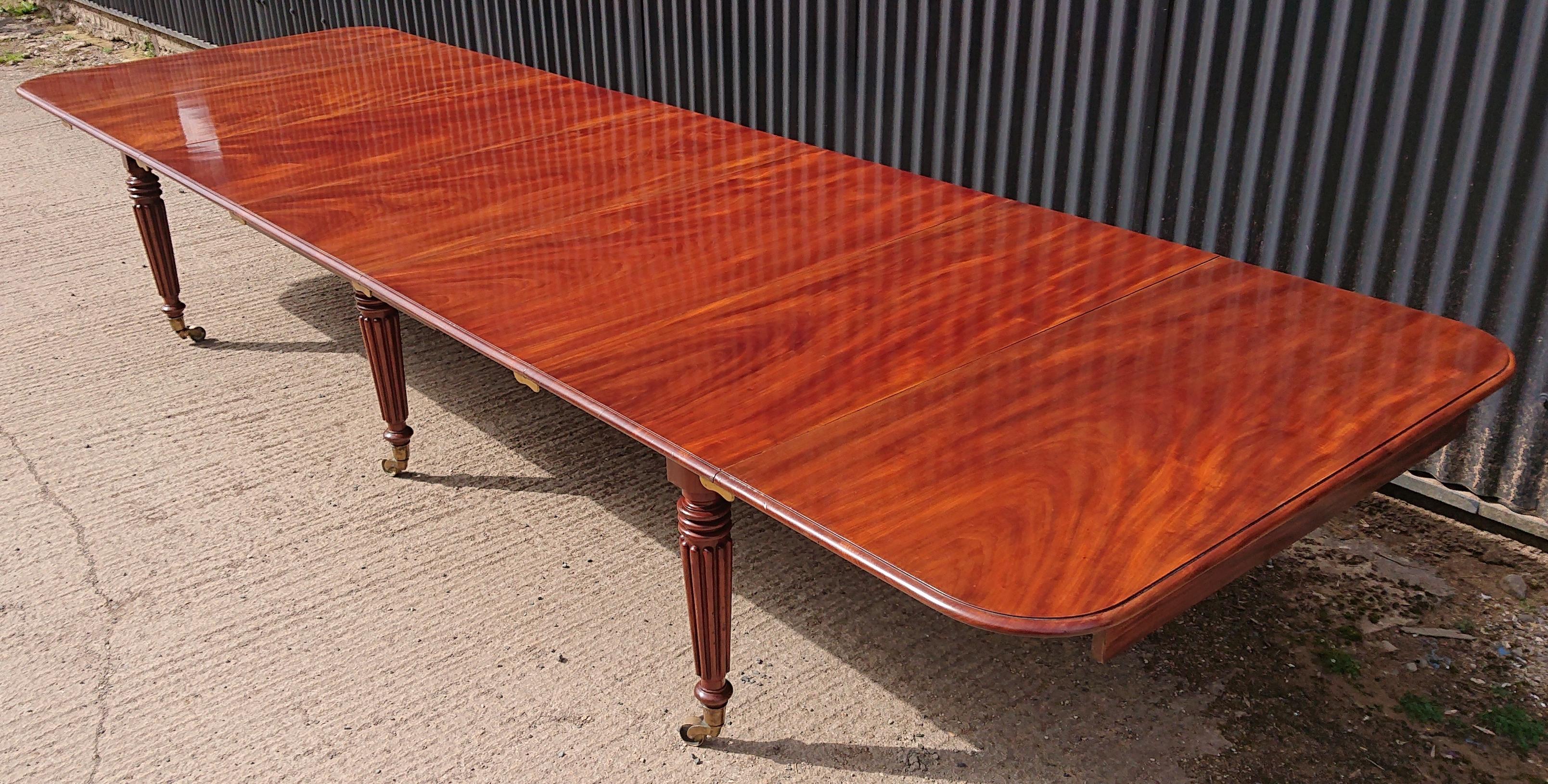 Early 19th Century Regency Mahogany Extending Dining Table Attributed to Gillows For Sale 2