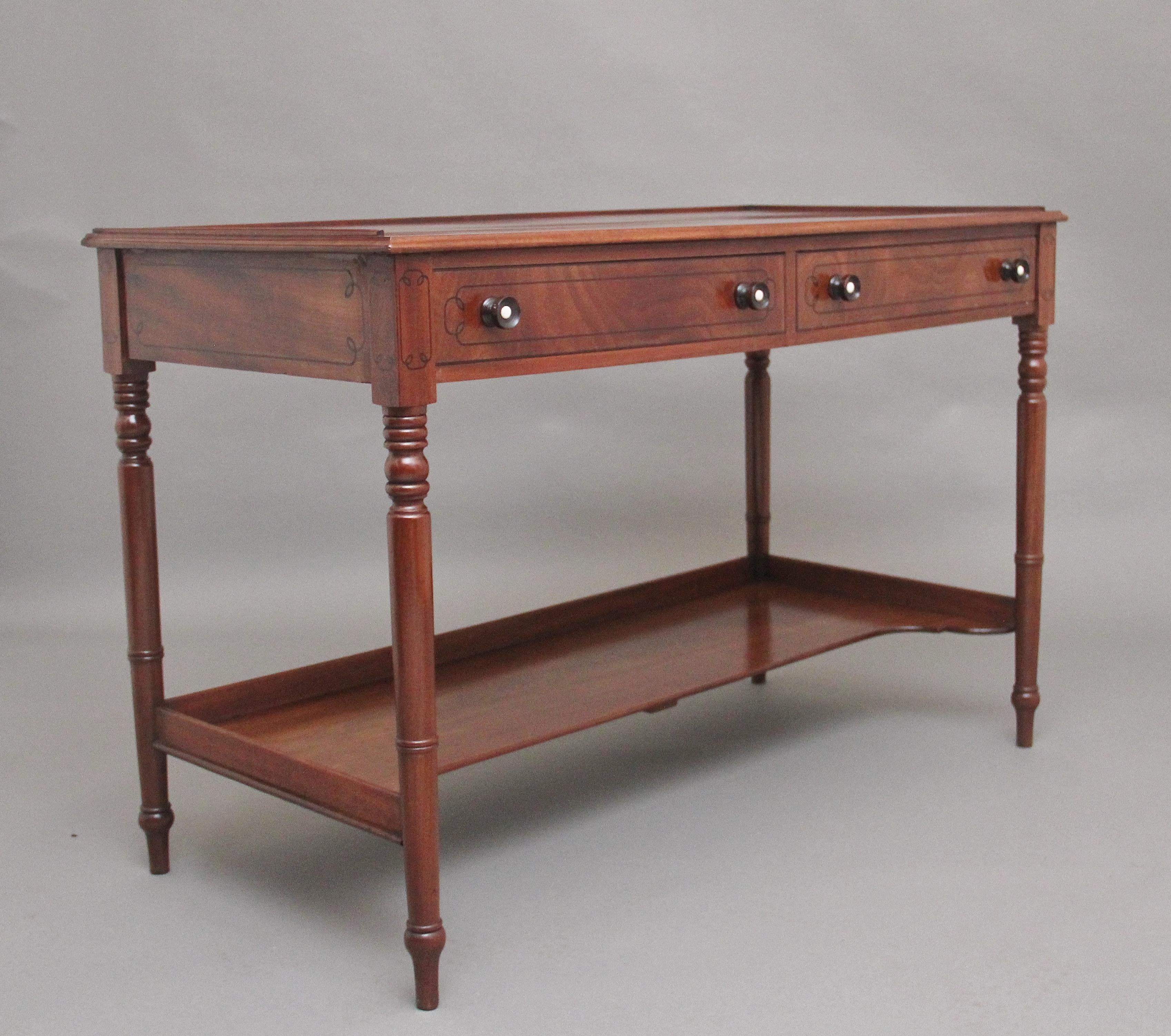 Early 19th Century Regency mahogany serving table In Good Condition For Sale In Martlesham, GB
