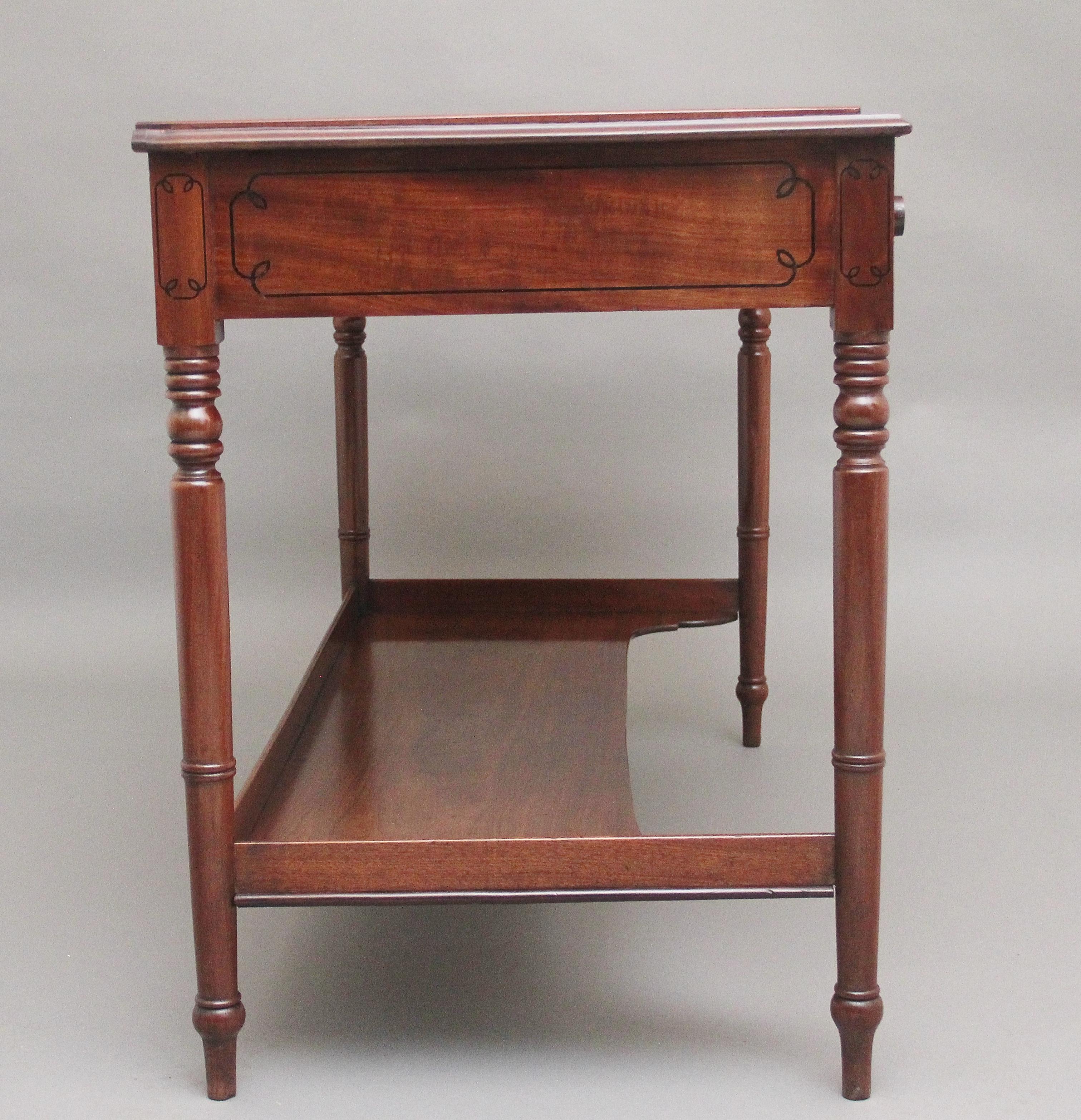 Early 19th Century Regency mahogany serving table For Sale 1