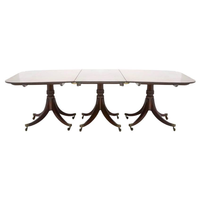 Early 19th Century Regency Mahogany Triple-Pedestal Dining Table For Sale