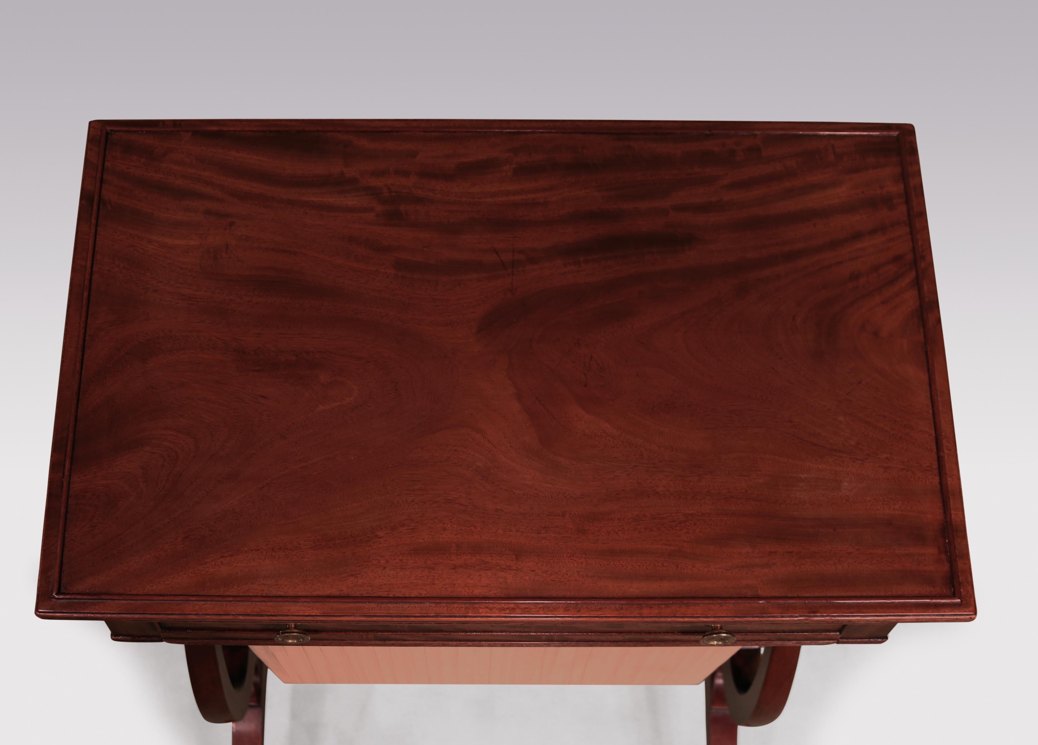 Early 19th Century Regency Mahogany Work Table In Good Condition In London, GB