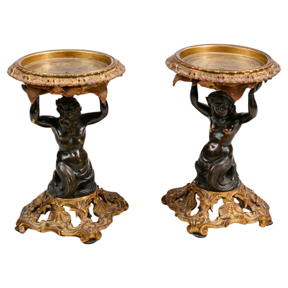 Paire de tazzas en bronze de style Régence du début du XIXe siècle en vente