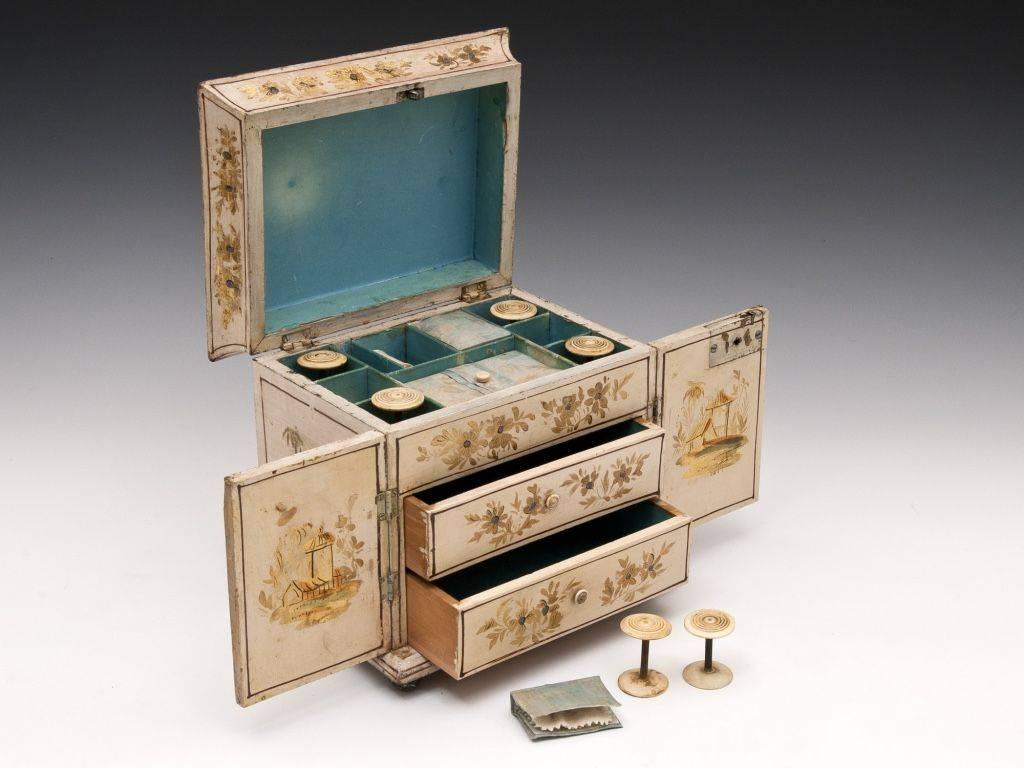 Early 19th Century Regency Period Cream and Gilt Japanned Sewing Cabinet For Sale 5