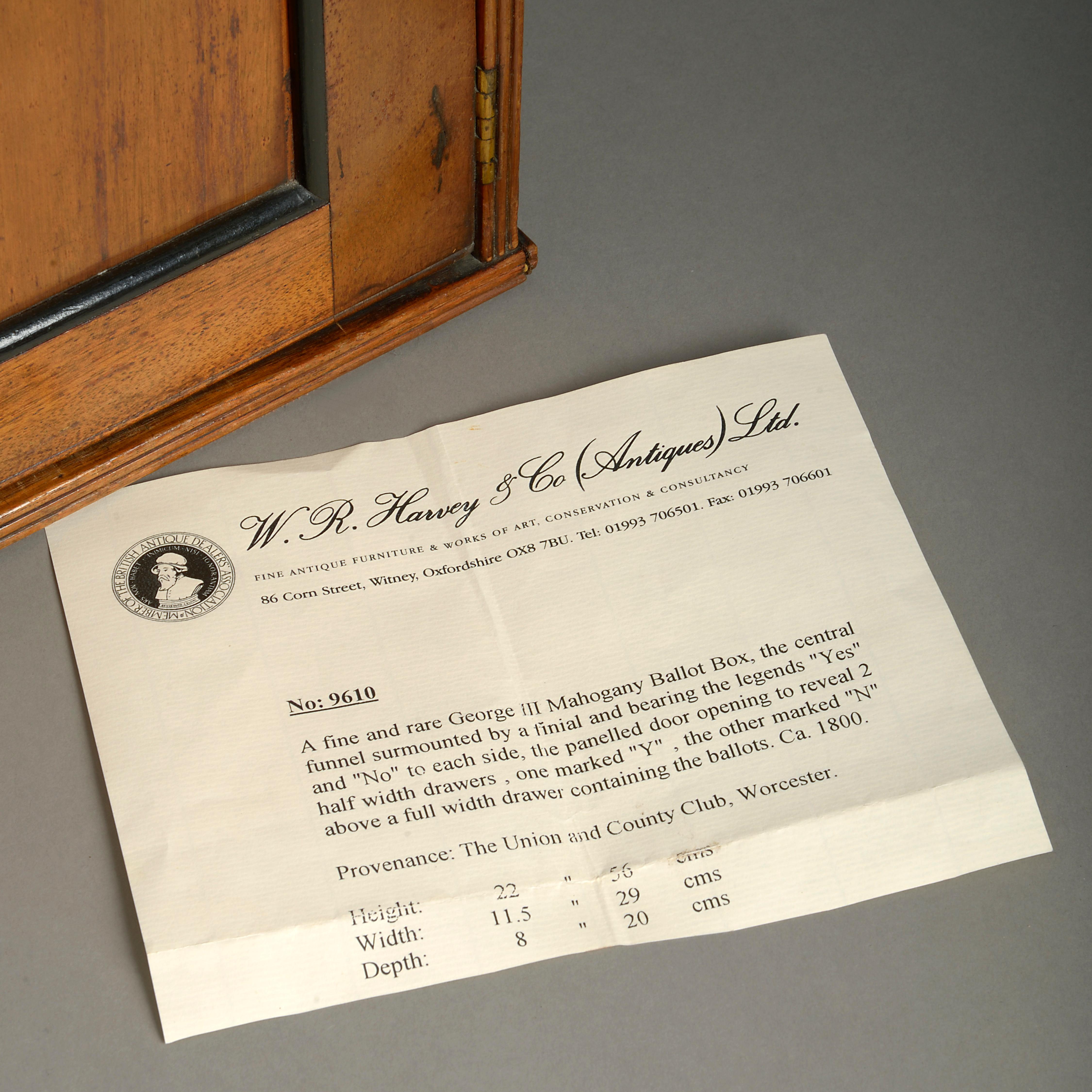 Early 19th Century Regency Period Mahogany Ballot Box In Good Condition In London, GB