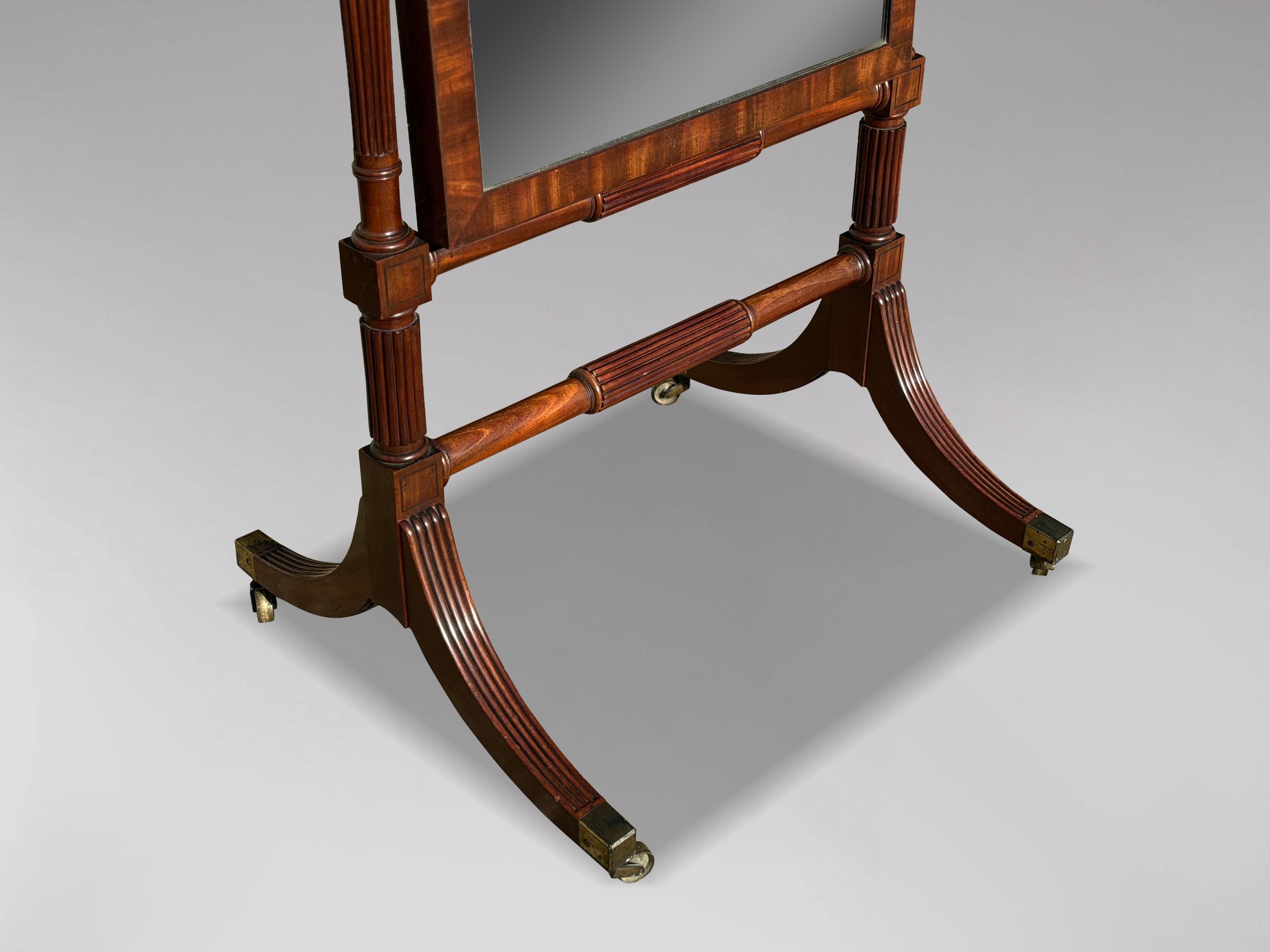 Lucidato Specchio chevale in mogano del periodo Regency dell'inizio del XIX secolo in vendita