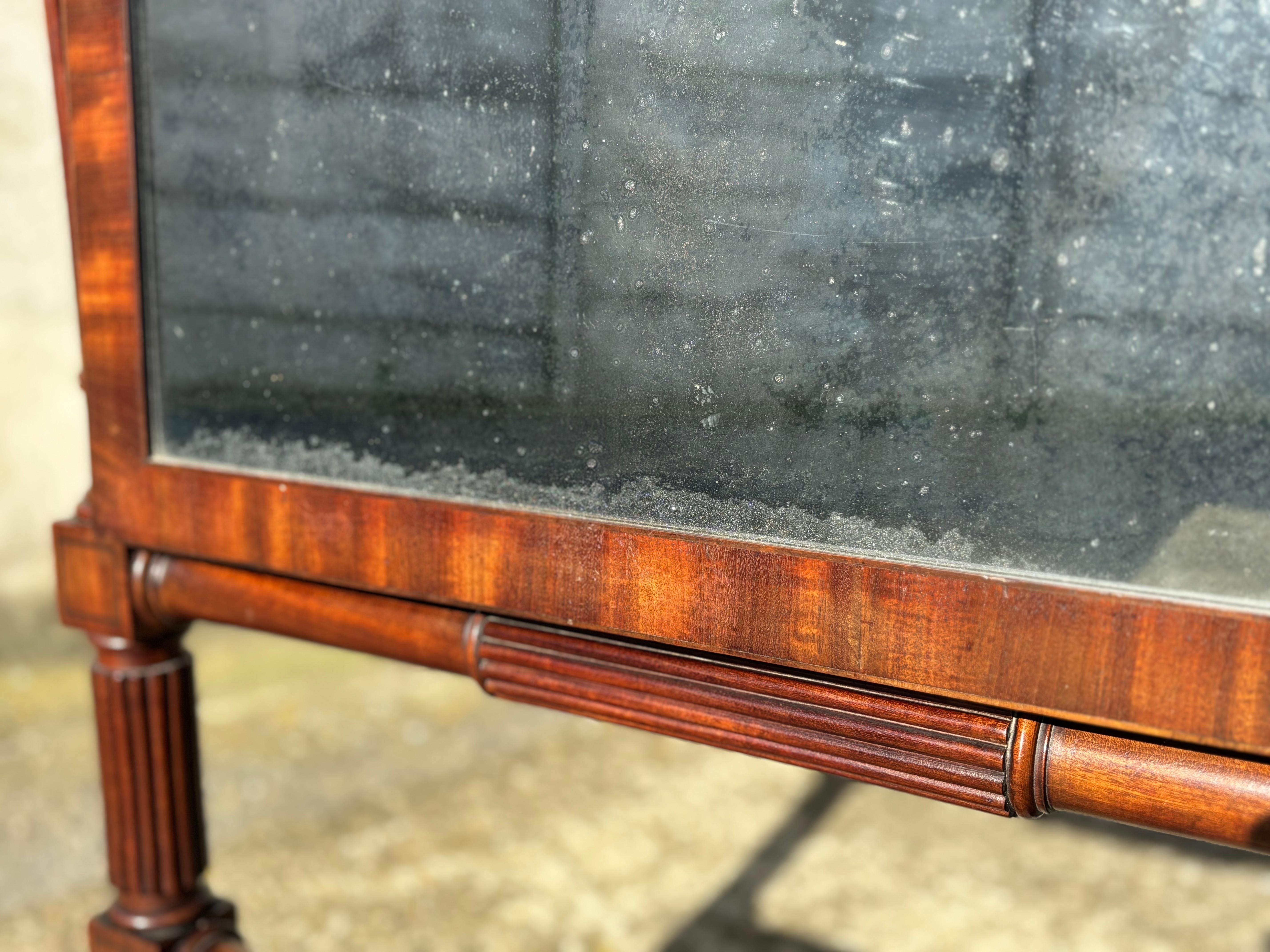 Specchio chevale in mogano del periodo Regency dell'inizio del XIX secolo in vendita 4