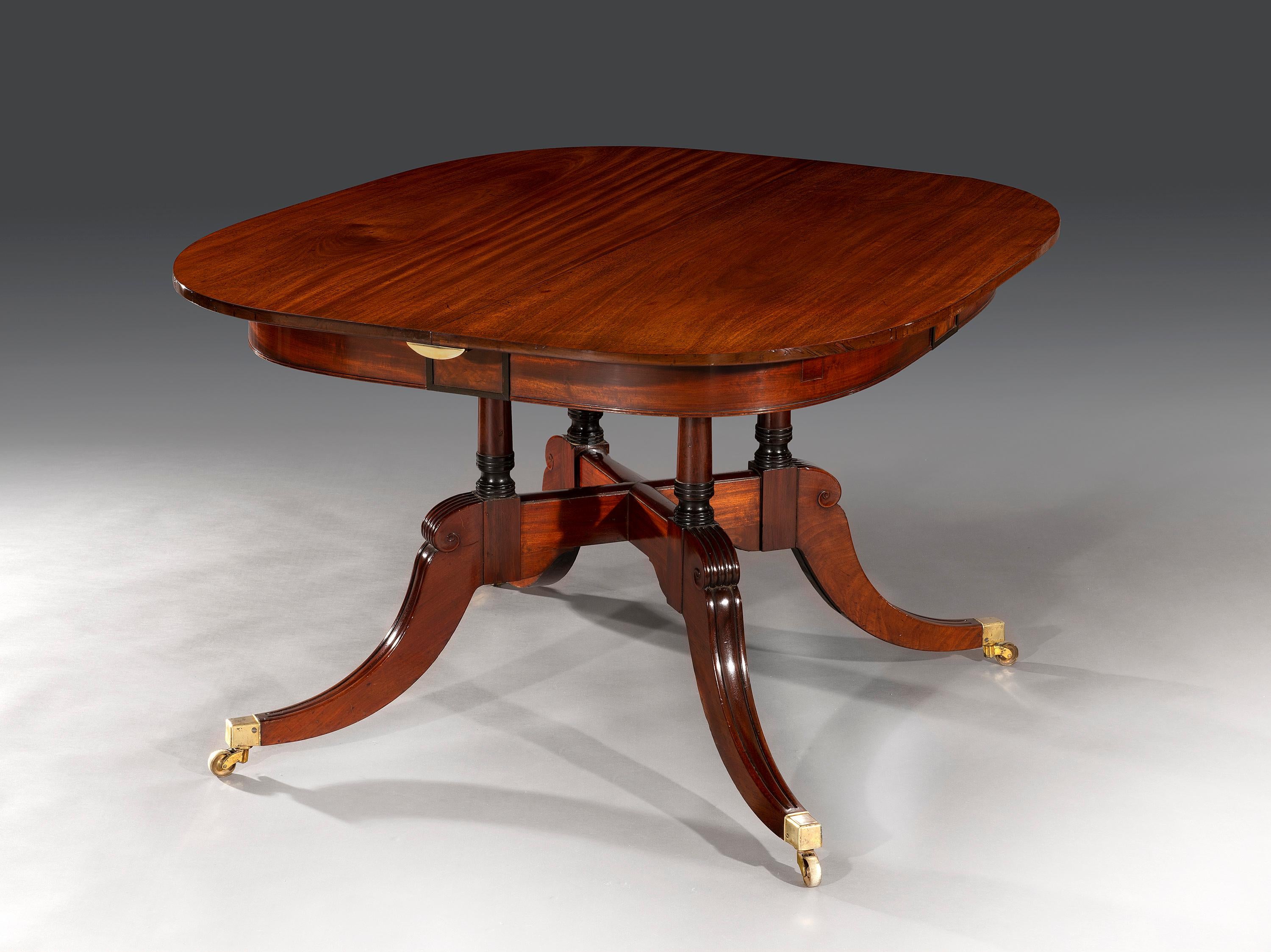 British Early 19th Century Regency Period Mahogany Eight-Seat Extending Dining Table For Sale
