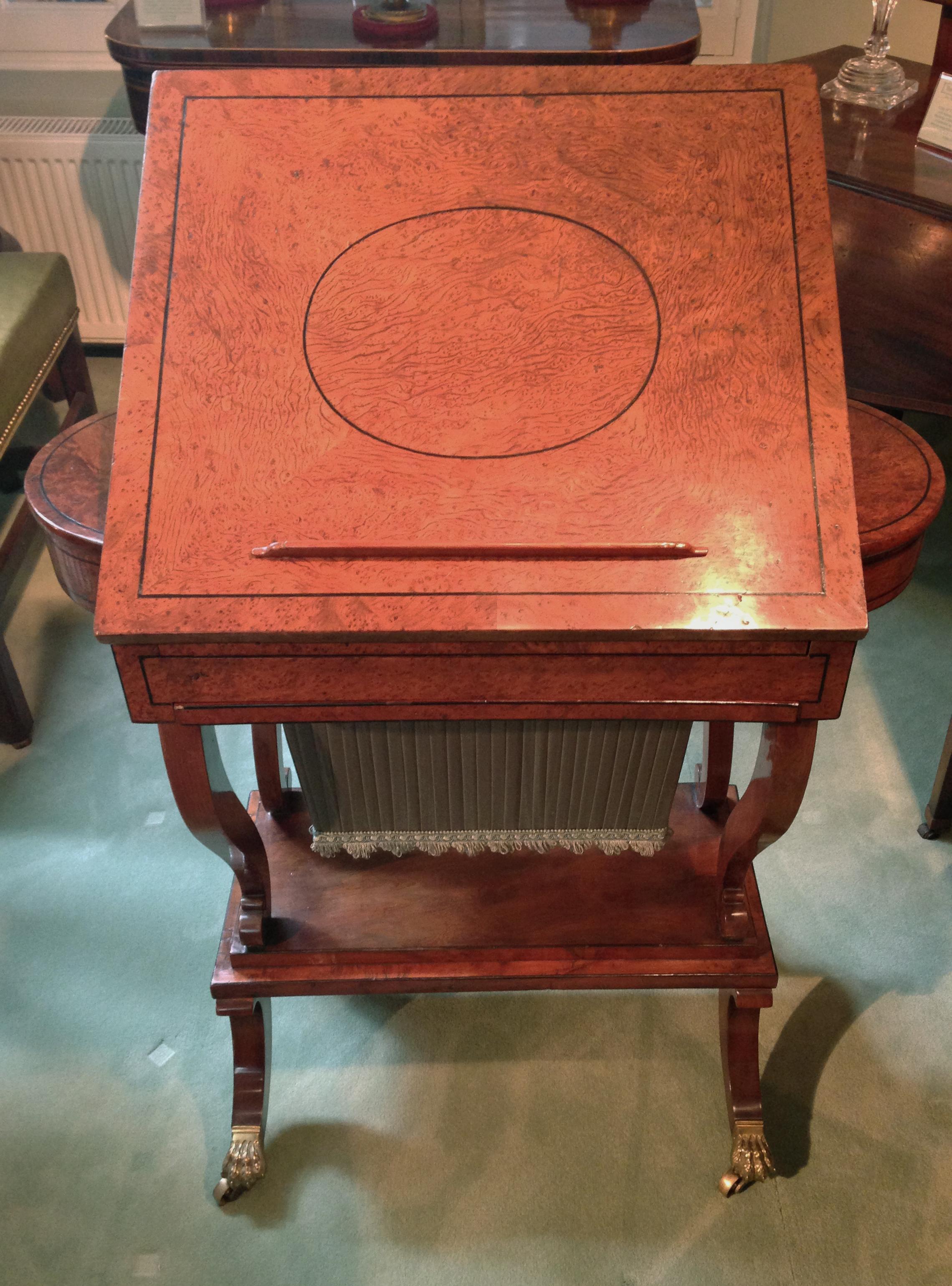 Eibenförmiger Arbeits- oder Spieltisch aus der Regency-Zeit des frühen 19. Jahrhunderts (Englisch) im Angebot