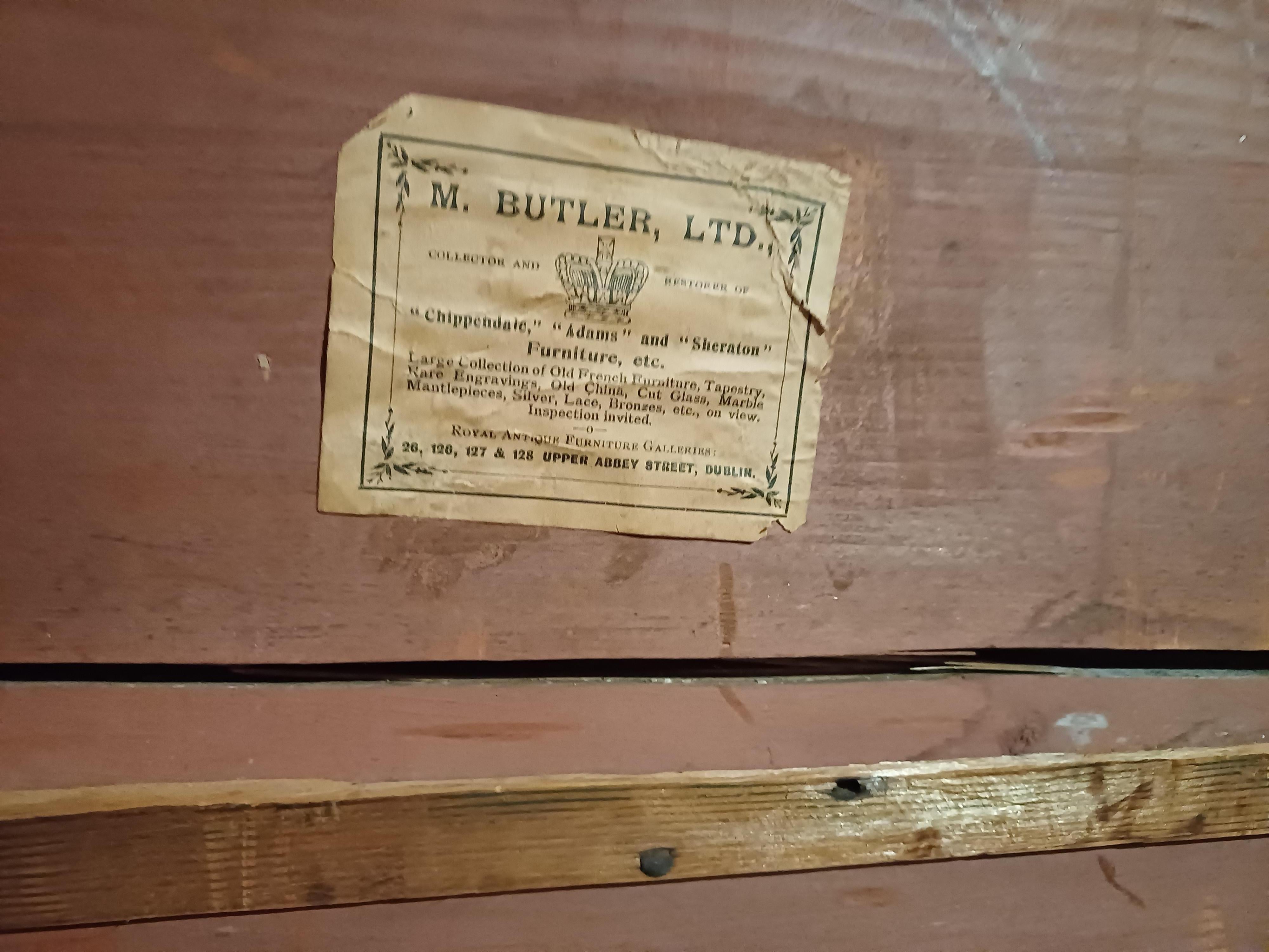 Regency Bibliothèque à plancher vitré en bois satiné de style Régence du début du 19e siècle en vente