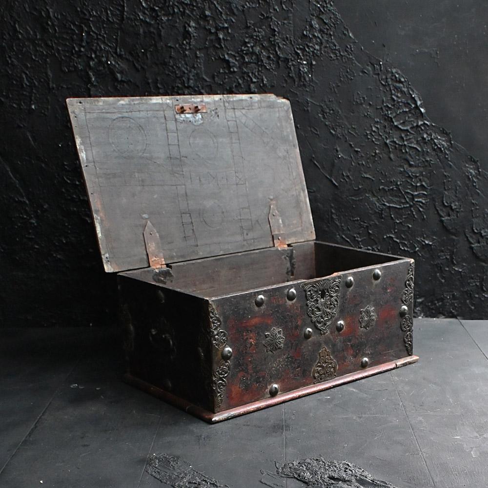 Early 19th Century repoussé Indian Lock / Safe Box For Sale 6