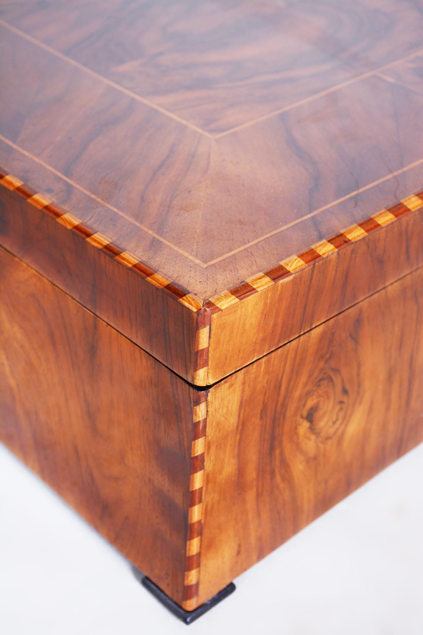 Early 19th Century Restored Biedermeier Jewelry Box, Walnut, Germany, 1830s 4