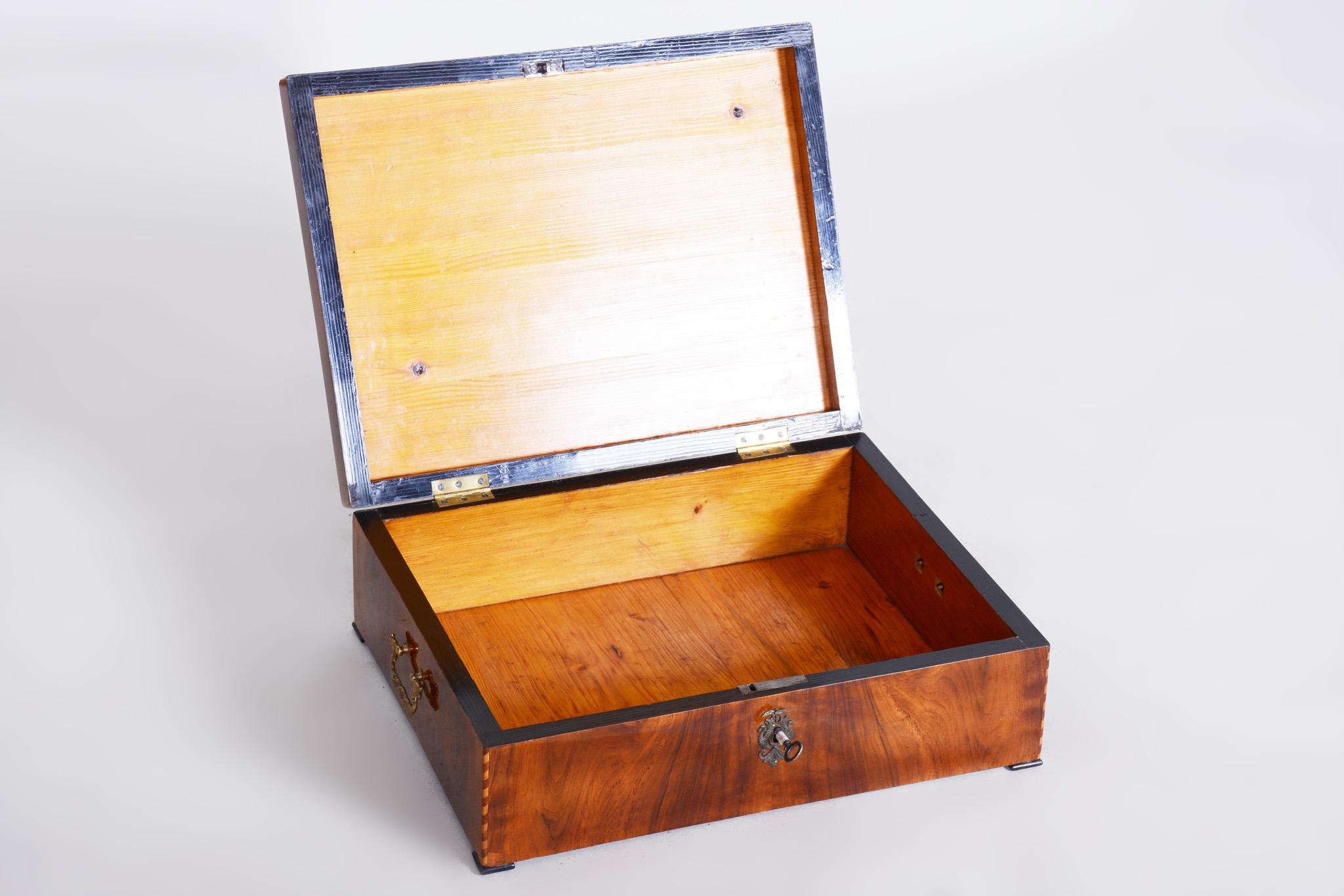 Early 19th Century Restored Biedermeier Jewelry Box, Walnut, Germany, 1830s 6