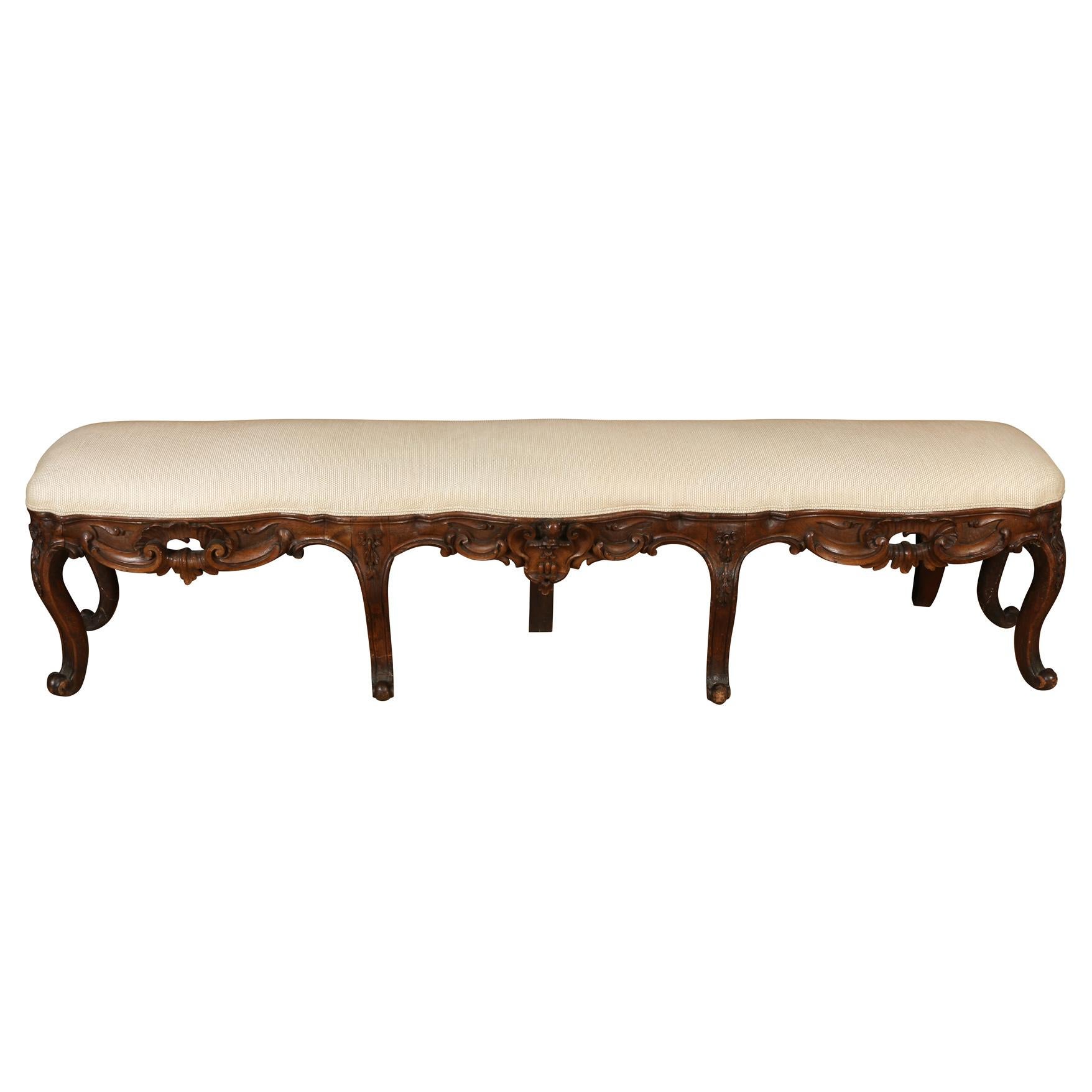 Early 19th Century Rococo Walnut Bench In Good Condition For Sale In Locust Valley, NY