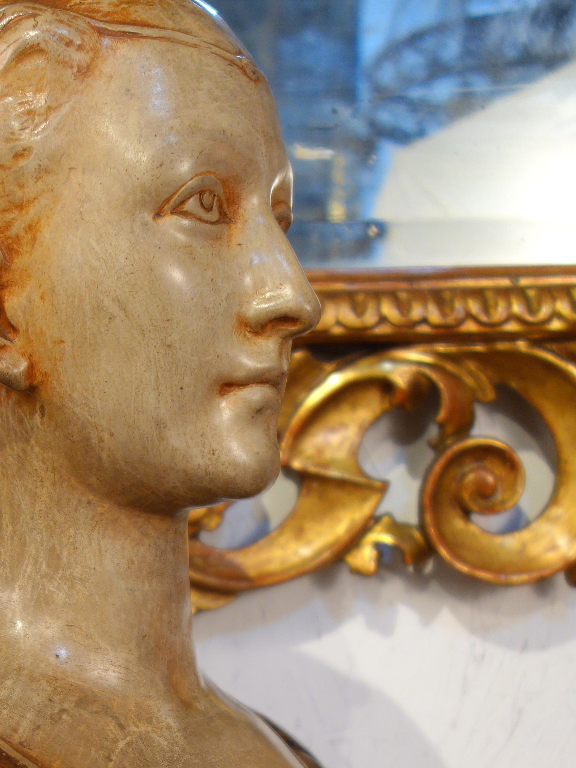 Frühes 19. Jahrhundert Romantischer Stil Gemalte Dona-Büste Stuck:: Florenz:: um 1820 im Angebot 3