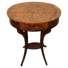 Mesa chapada en raíz de principios del siglo XIX Mesa chapada en raíz de principios del siglo XIX